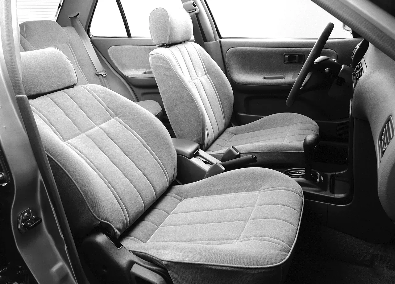 Tsuru GSR 2000 interior