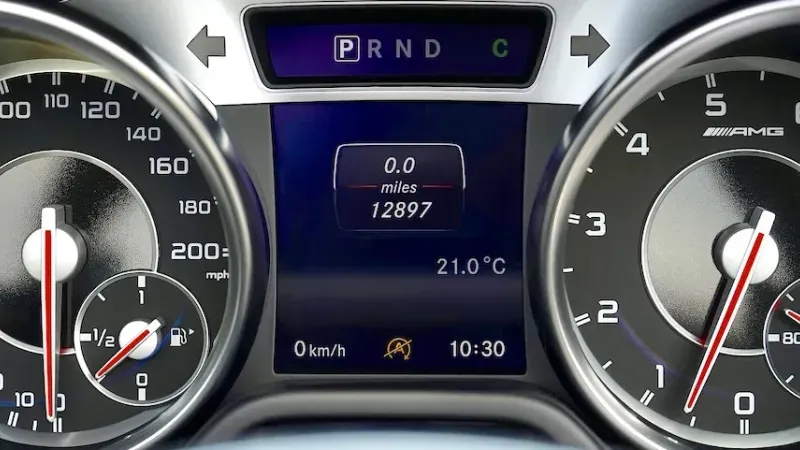 Las revoluciones de un carro: El ritmo del motor en la calle