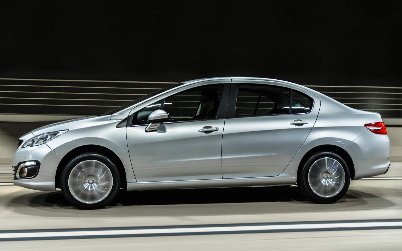 Peugeot 408 2016
