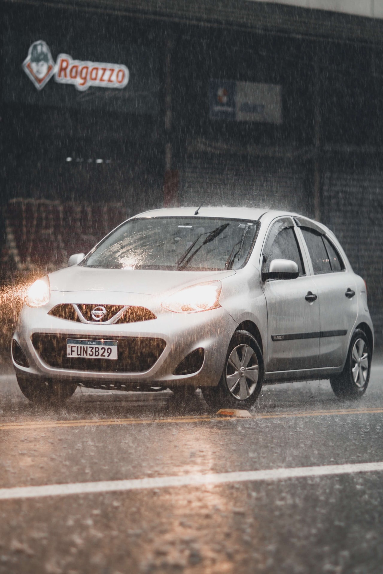 Comprar Nissan March seminuevo