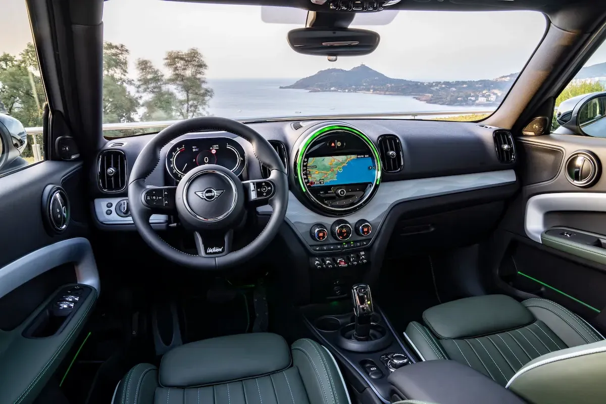 Mini Cooper Countryman interior 2023