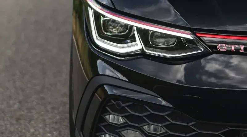 Golf GTI 2025: un hot hatch preciso que domina la rapidez