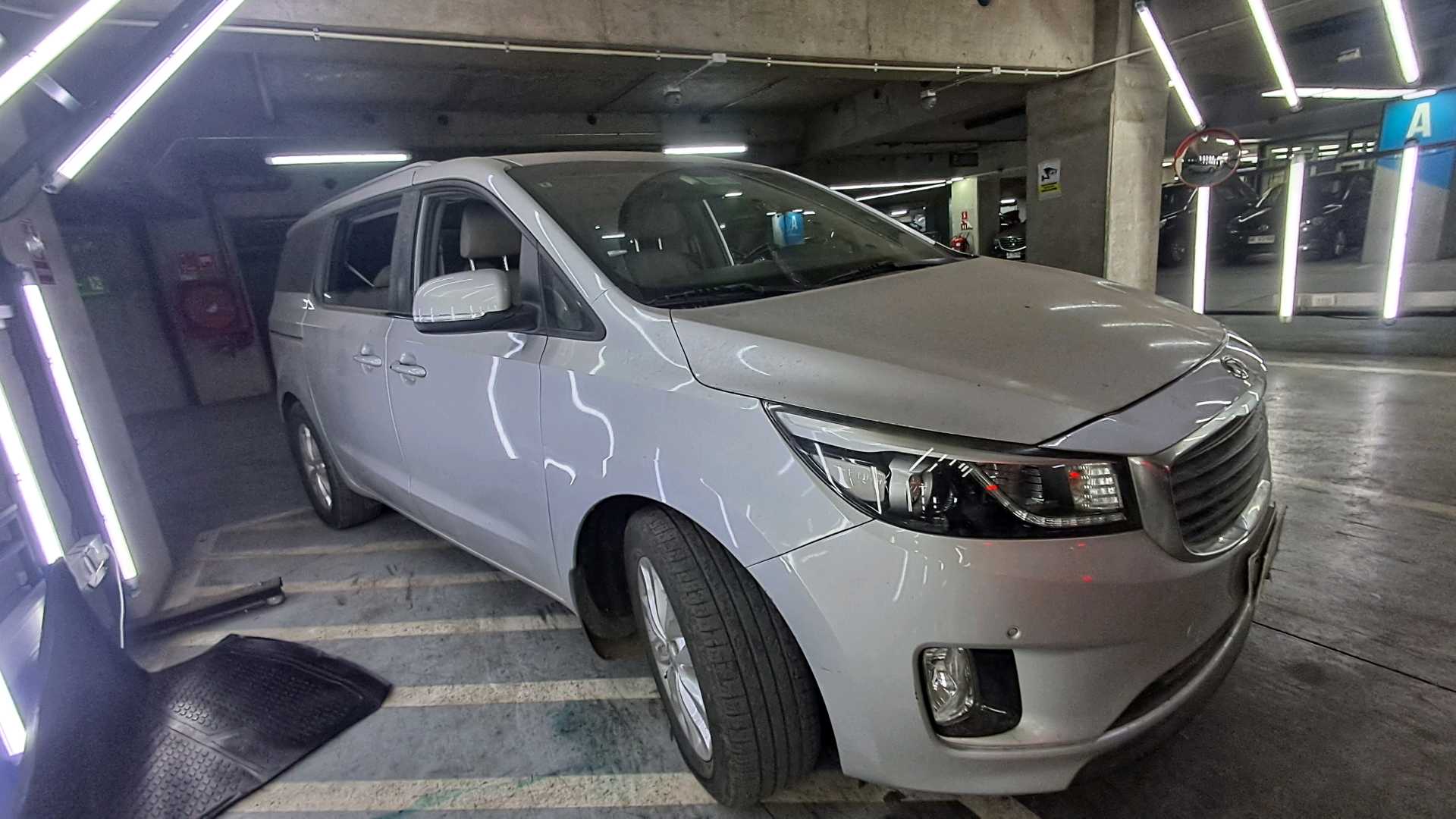 KIA Grand Carnival — foto 3 de 5