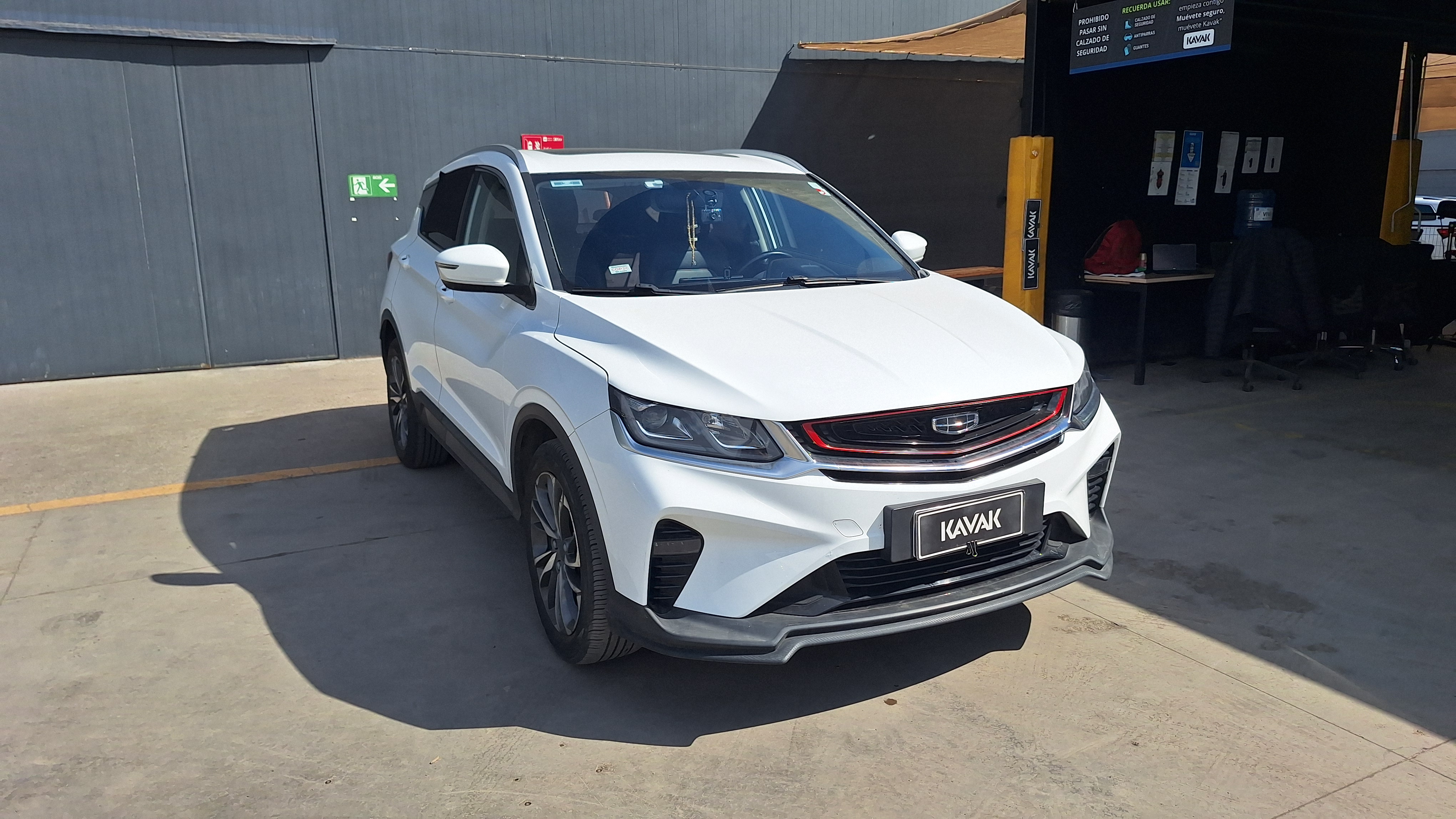 Geely Coolray — foto 3 de 5