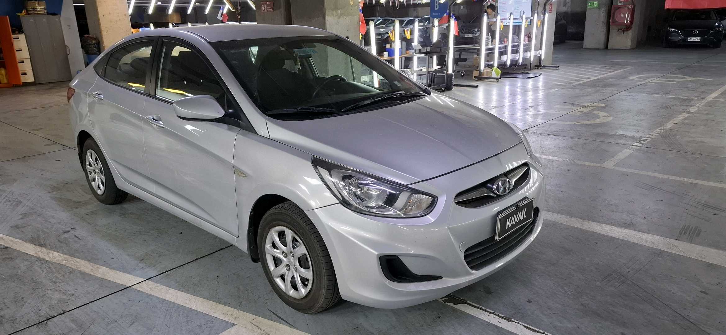 Hyundai Accent — foto 3 de 5