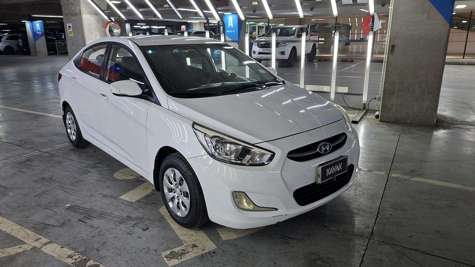 Hyundai Accent — foto 3 de 5