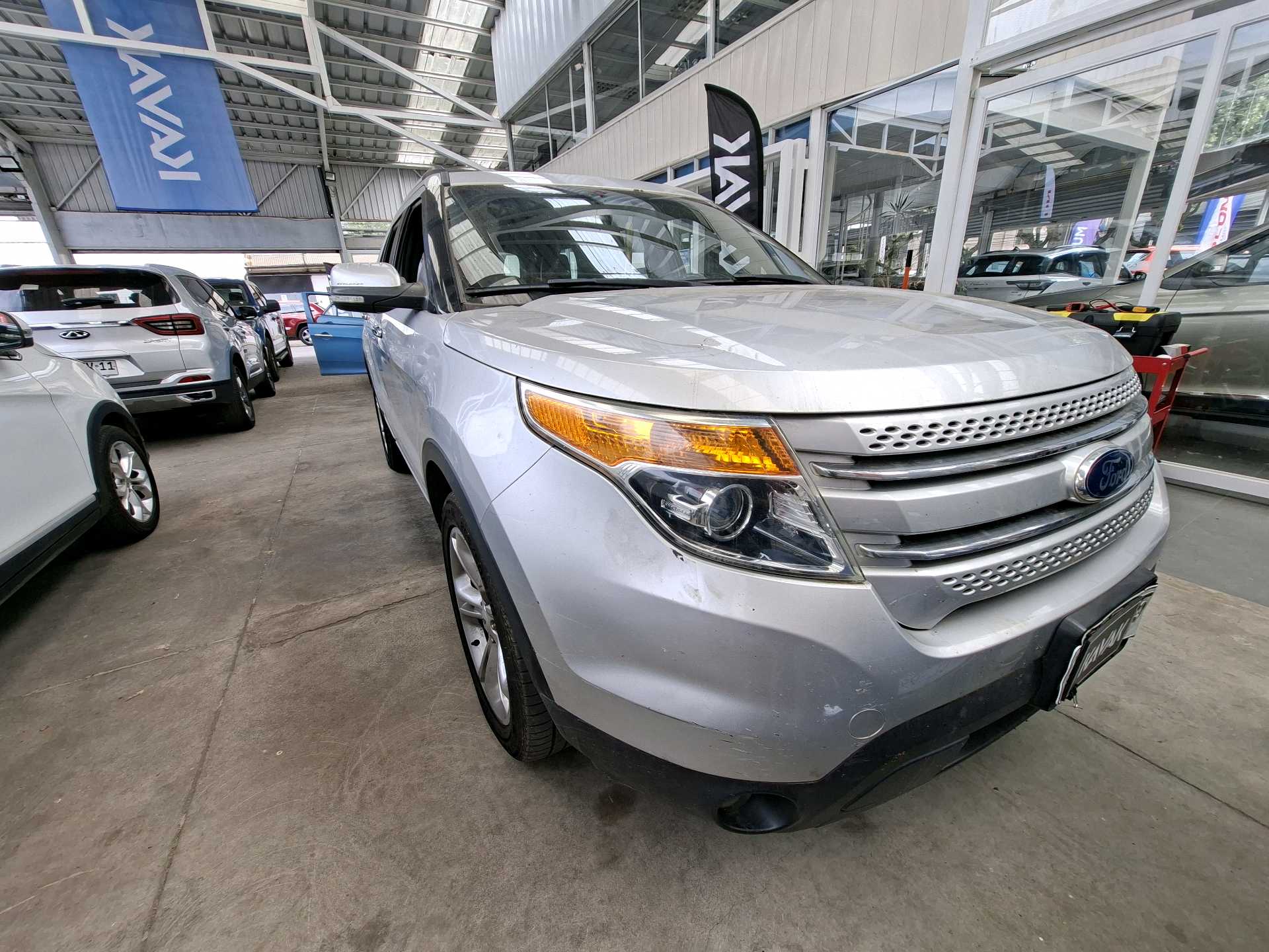 Ford Explorer — foto 3 de 5