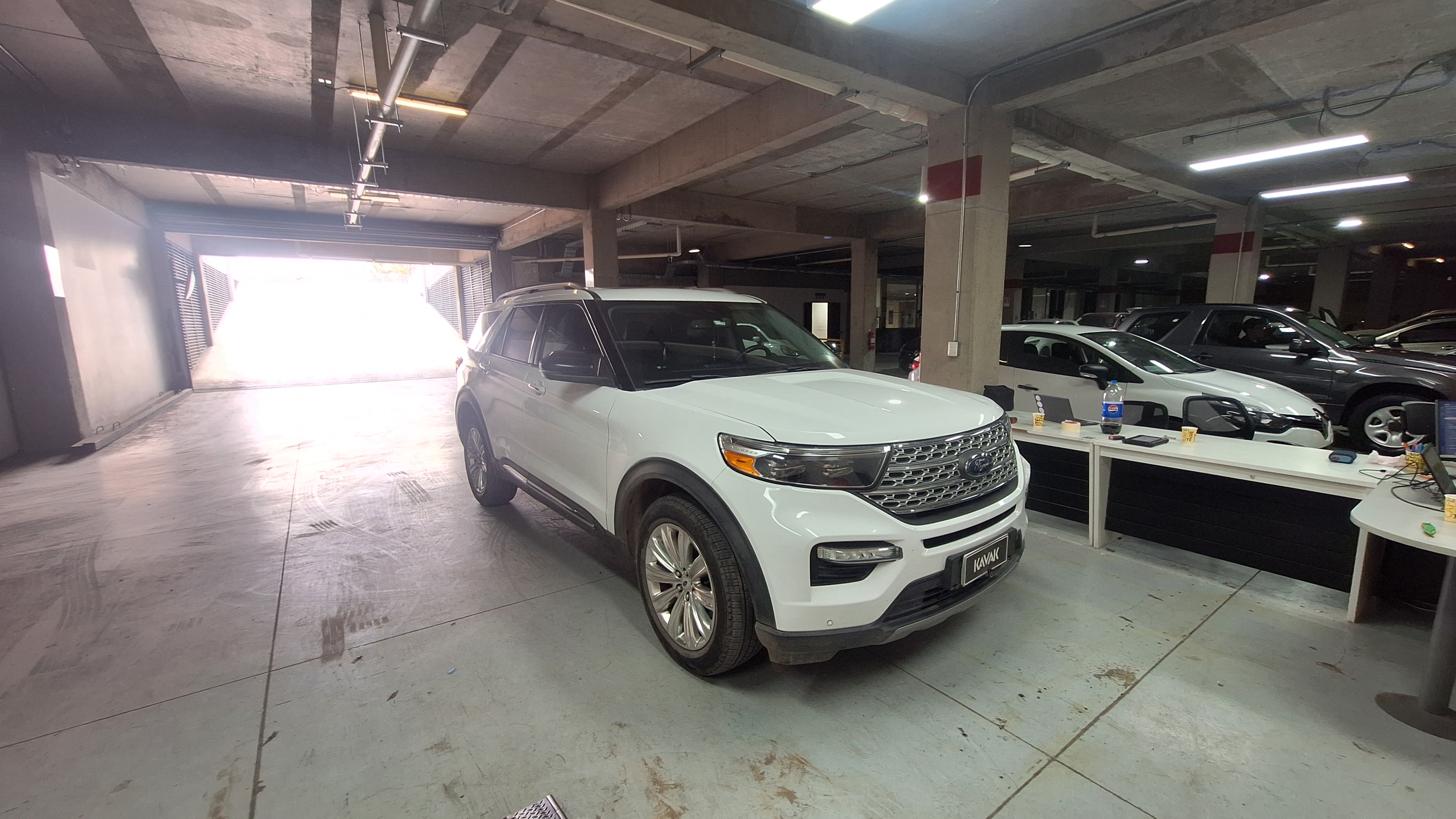 Ford Explorer — foto 3 de 5