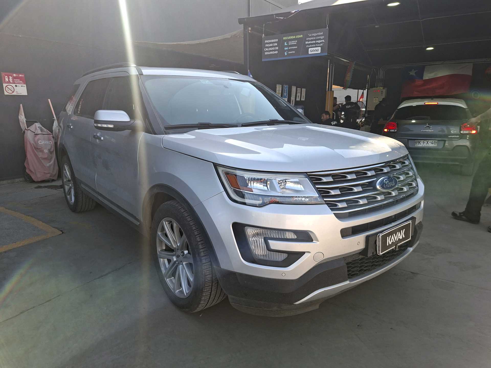 Ford Explorer — foto 3 de 5