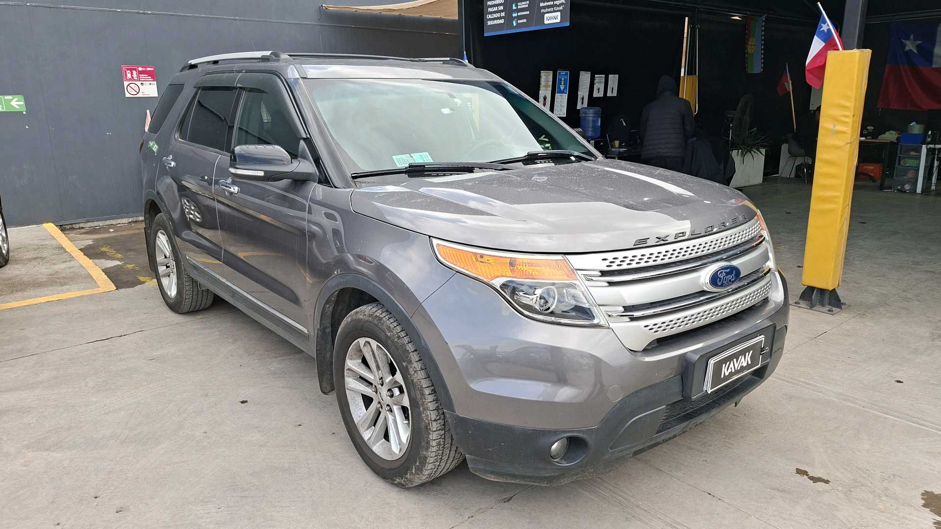 Ford Explorer — foto 3 de 5