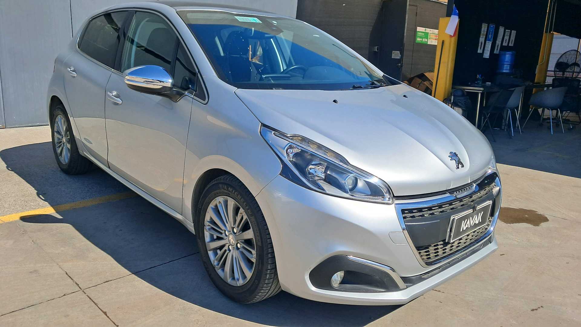 Peugeot 208 — foto 3 de 5