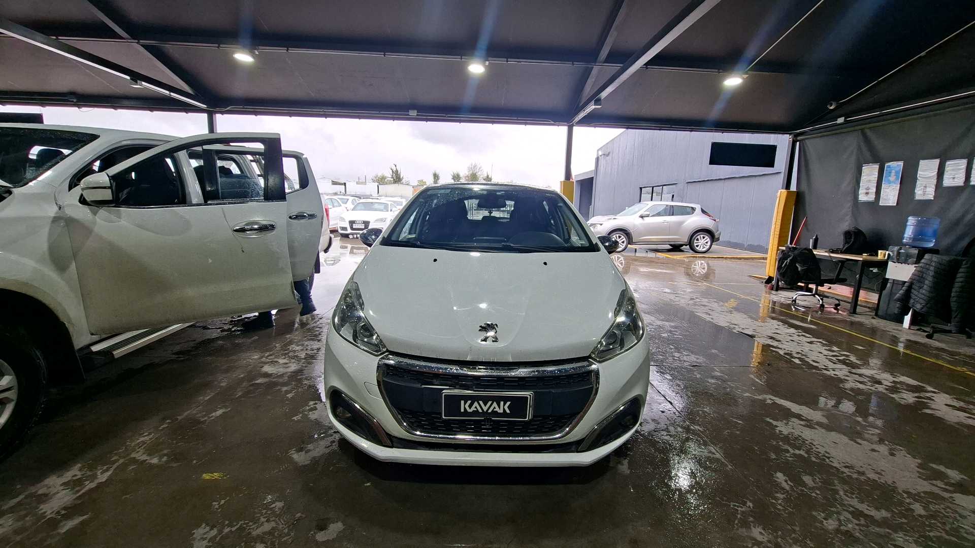 Peugeot 208 — foto 2 de 5
