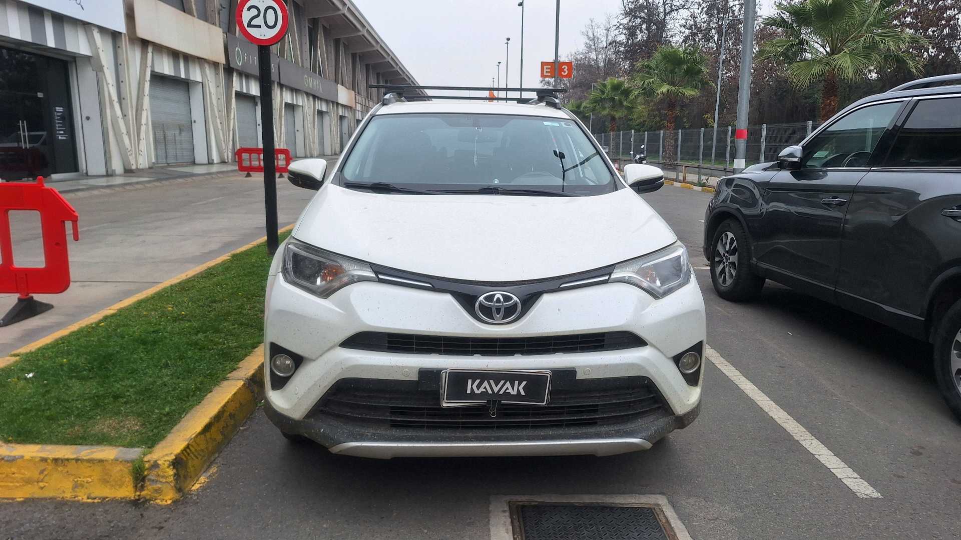 Toyota RAV4 — foto 2 de 5