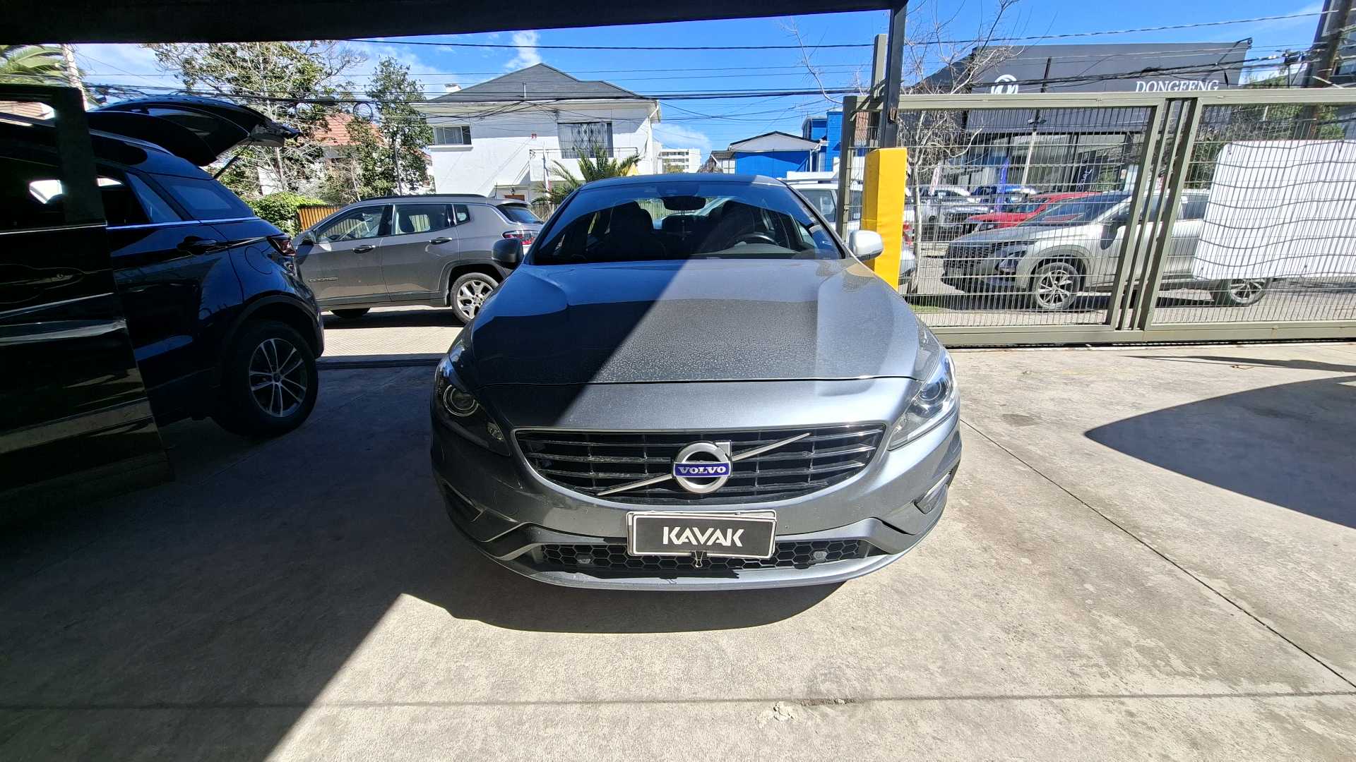 Volvo S60 — foto 2 de 5
