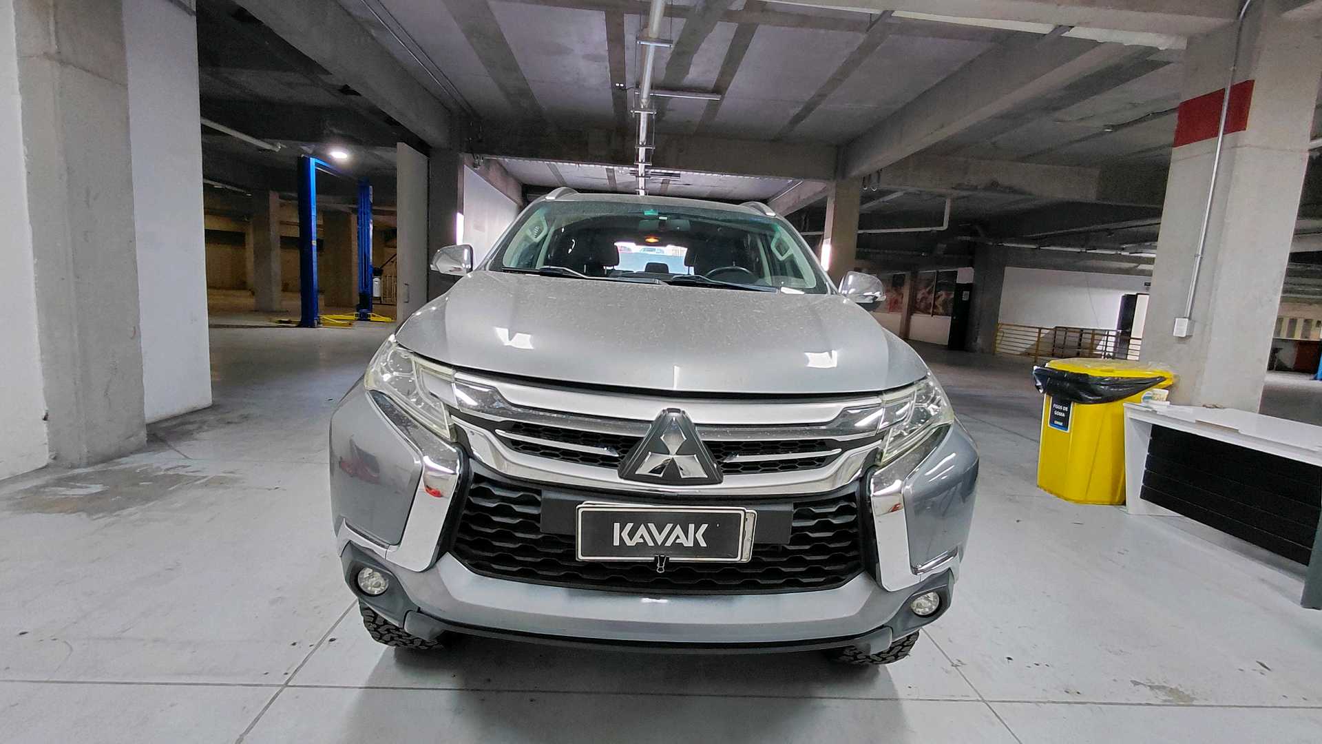 Mitsubishi Montero Sport — foto 2 de 5