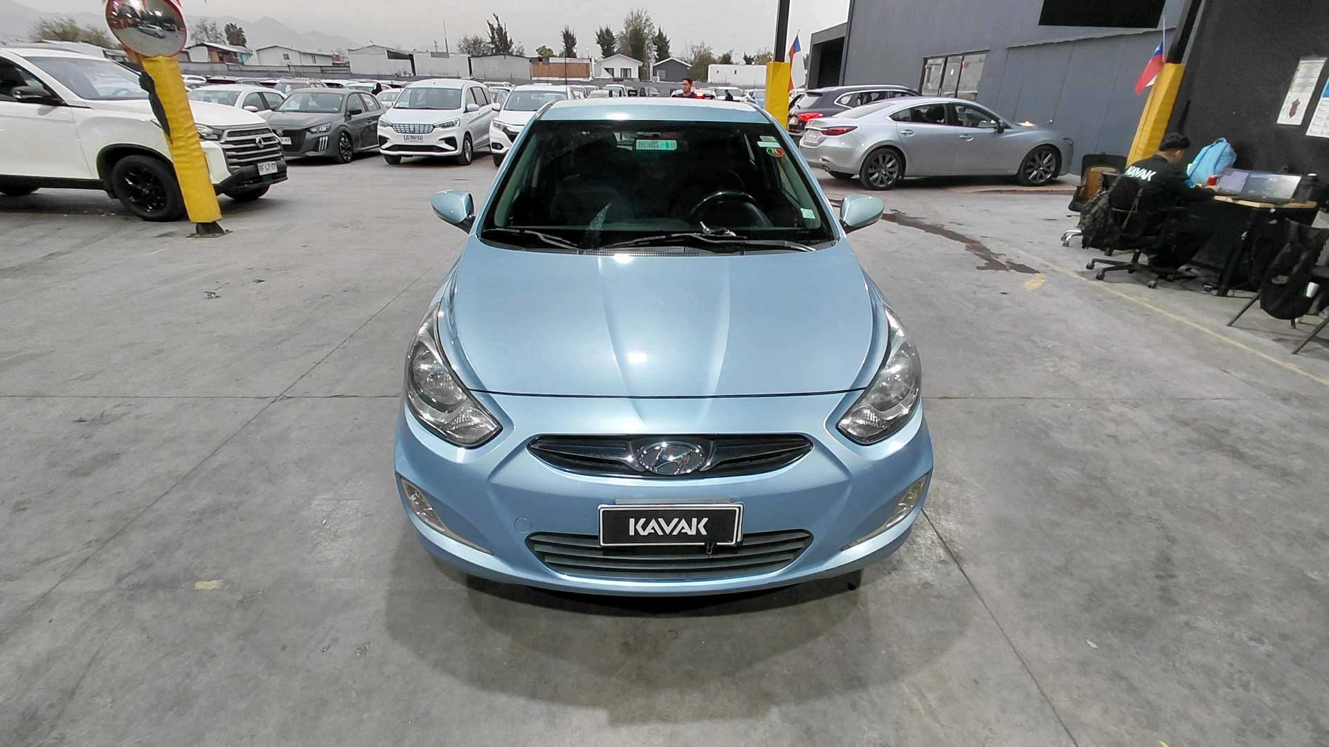 Hyundai Accent — foto 2 de 5