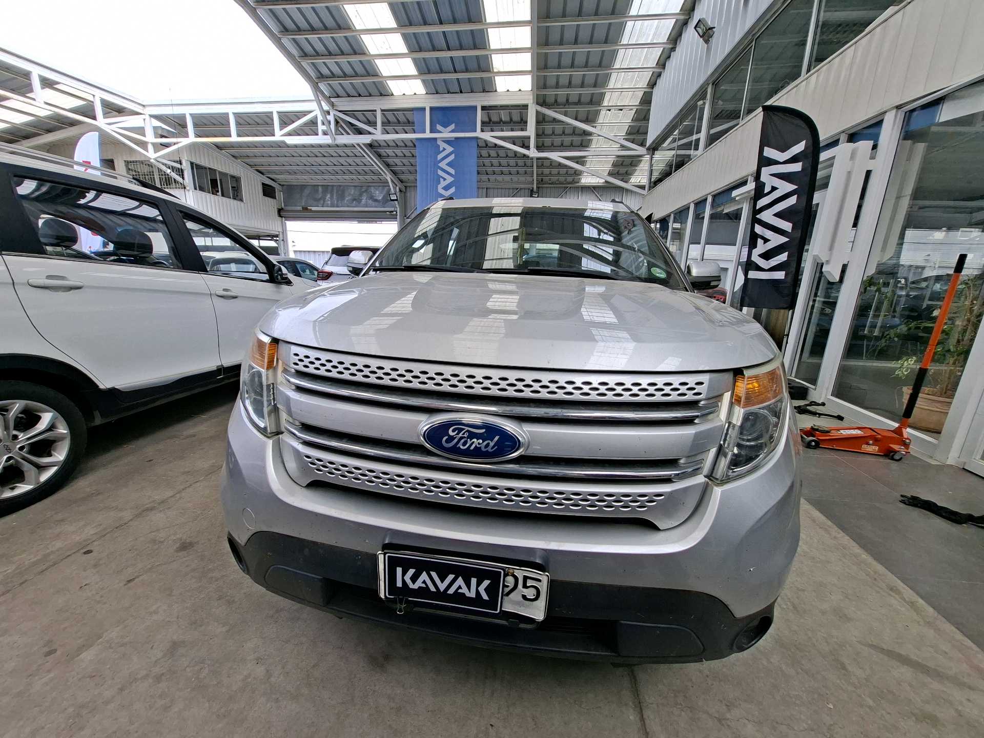 Ford Explorer — foto 2 de 5