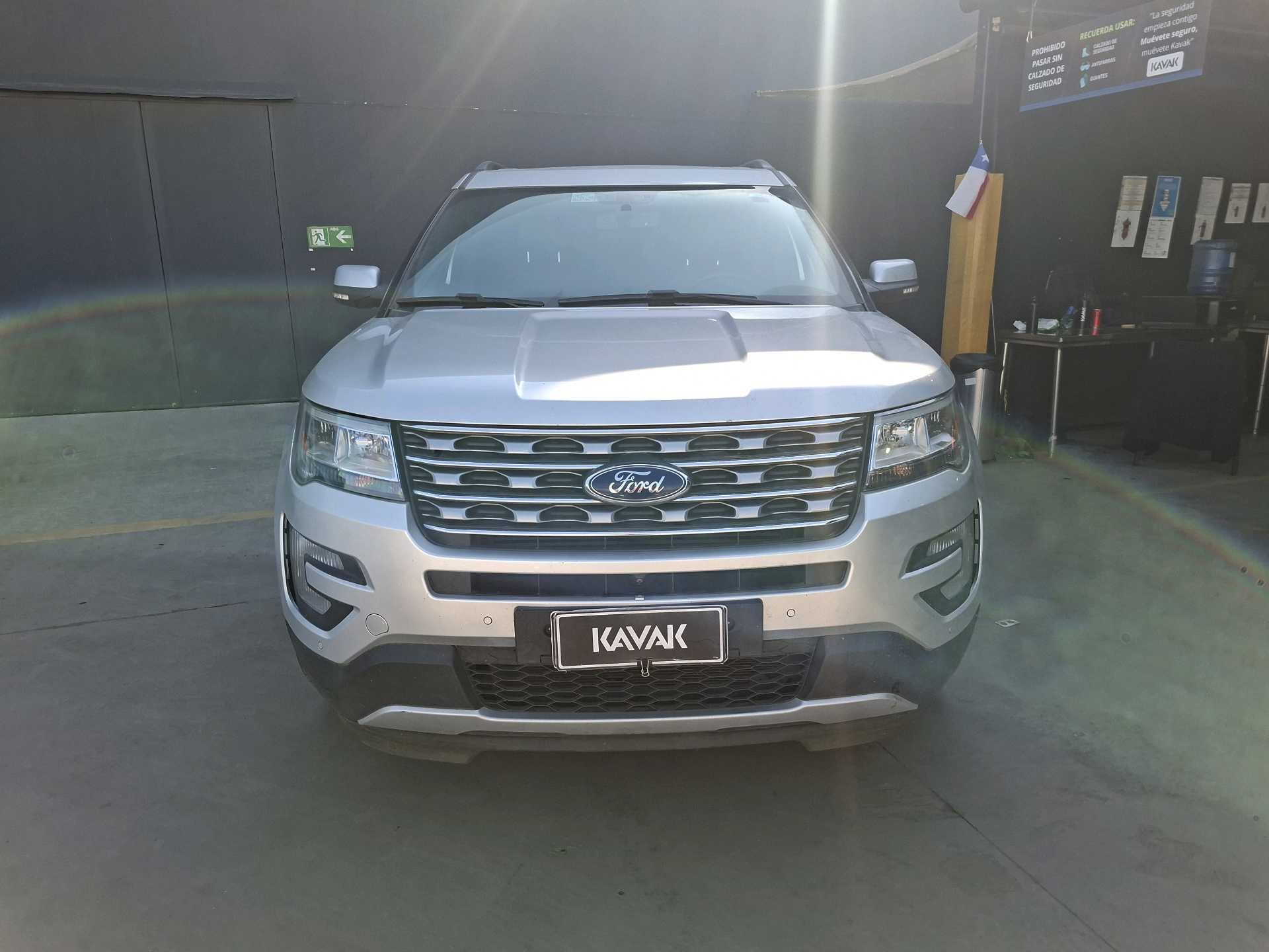 Ford Explorer — foto 2 de 5