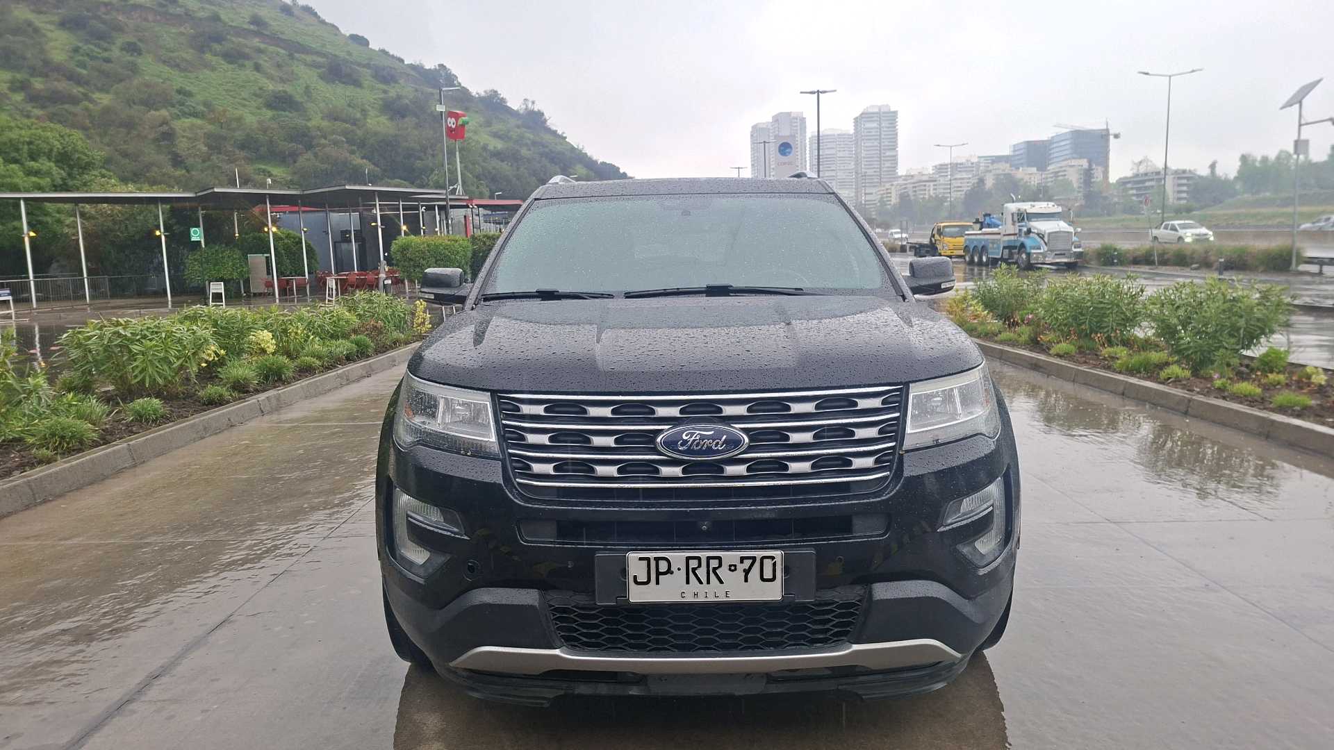 Ford Explorer — foto 2 de 5