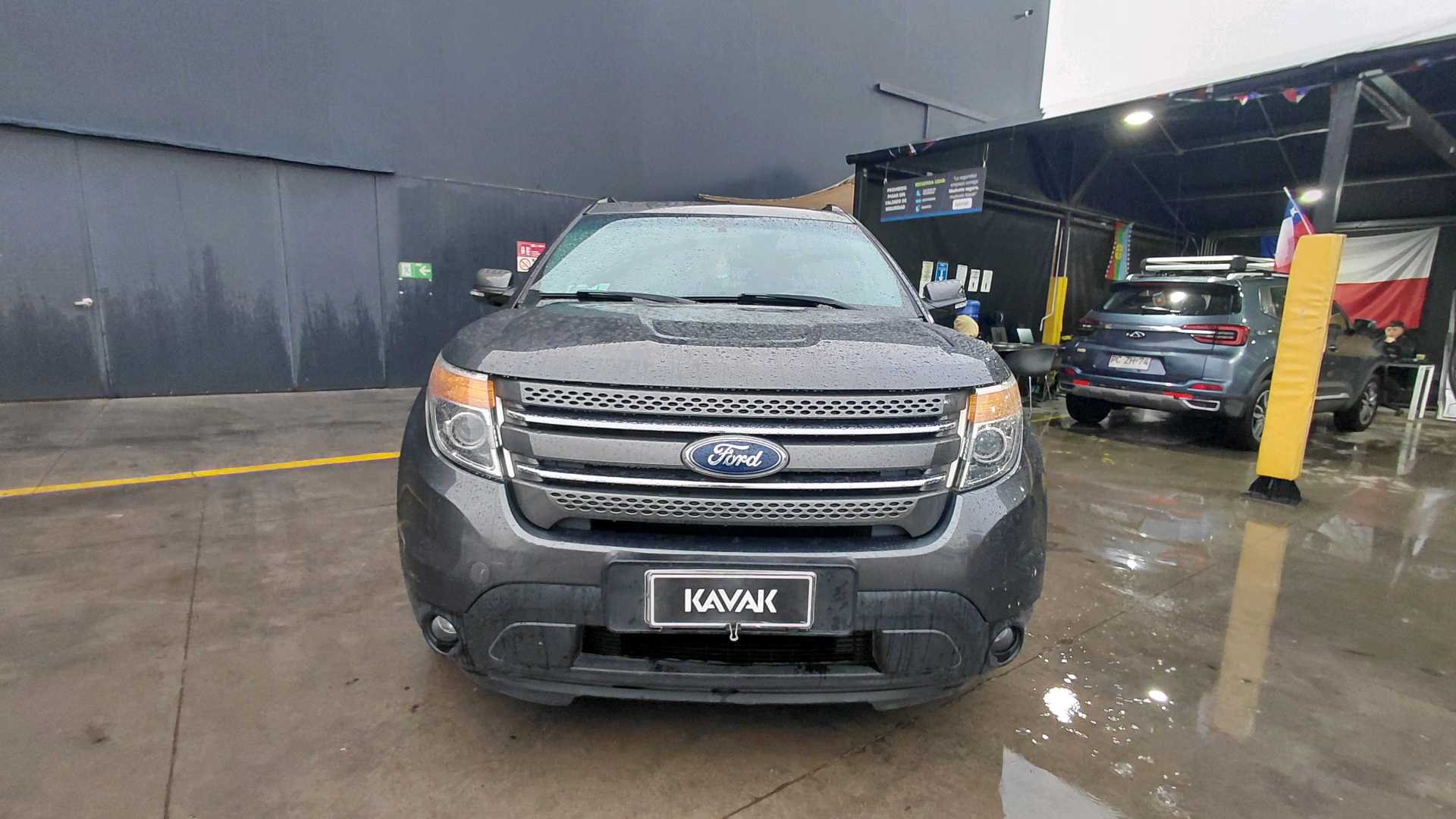 Ford Explorer — foto 2 de 5