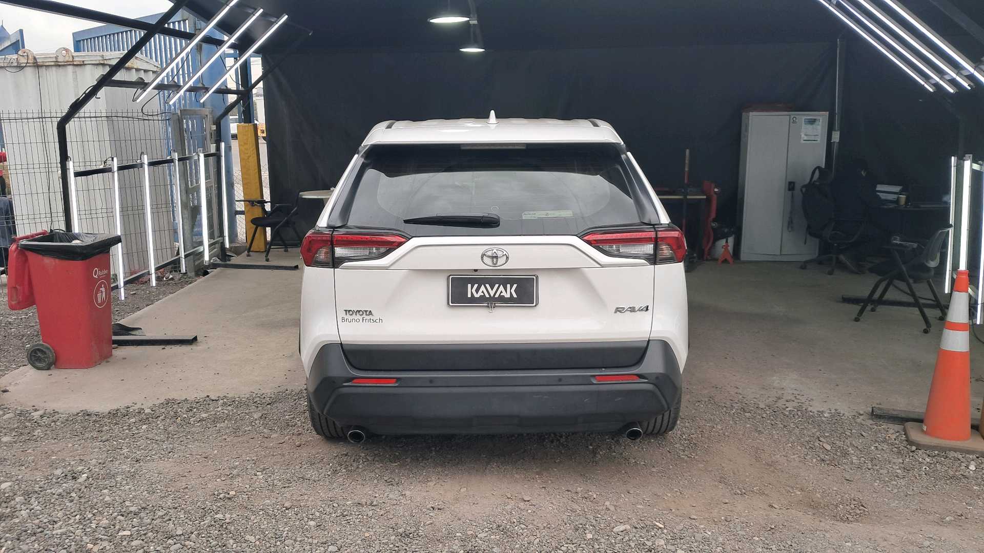 Toyota RAV4 — foto 4 de 13