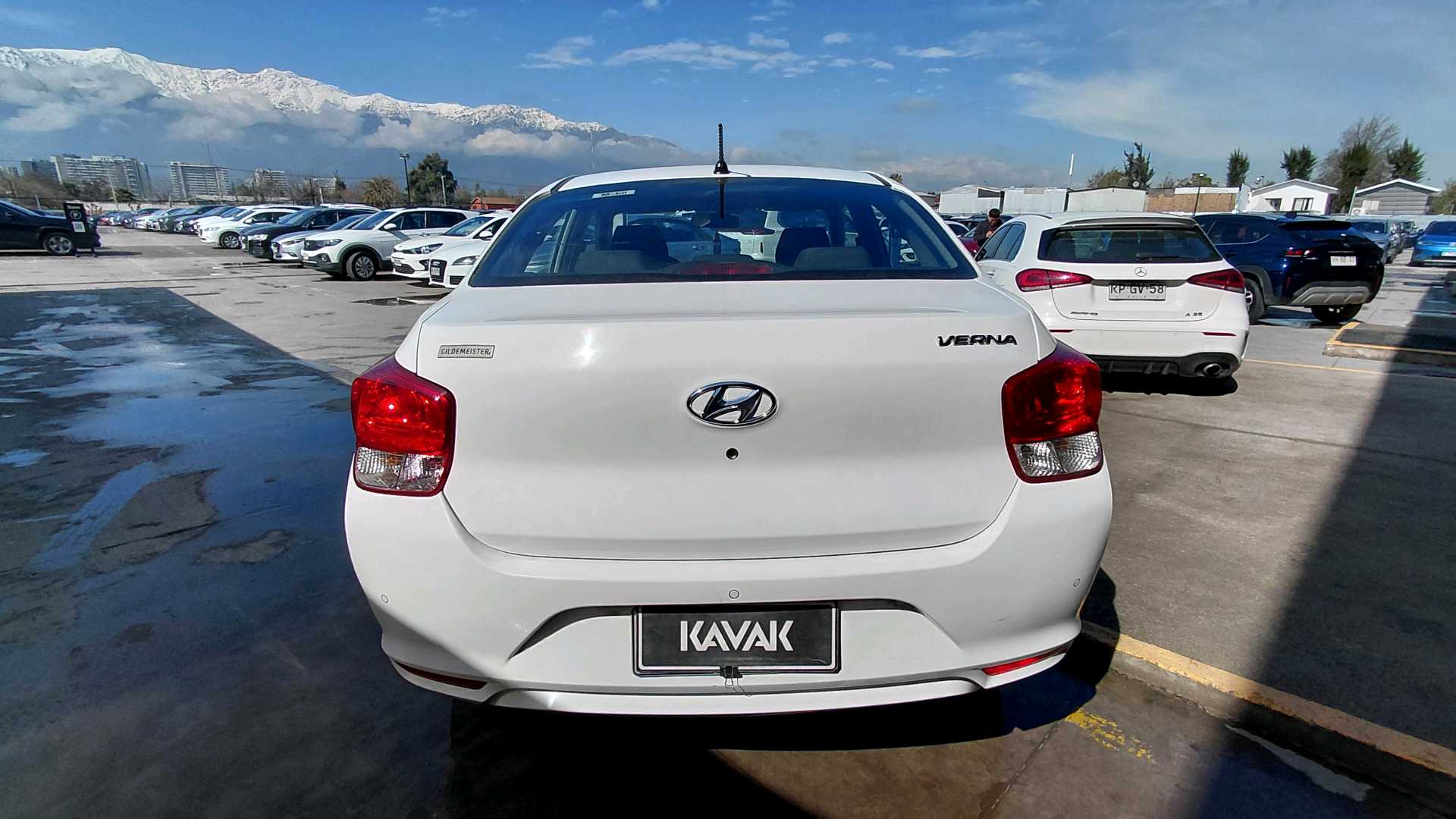 Hyundai Verna — foto 5 de 6