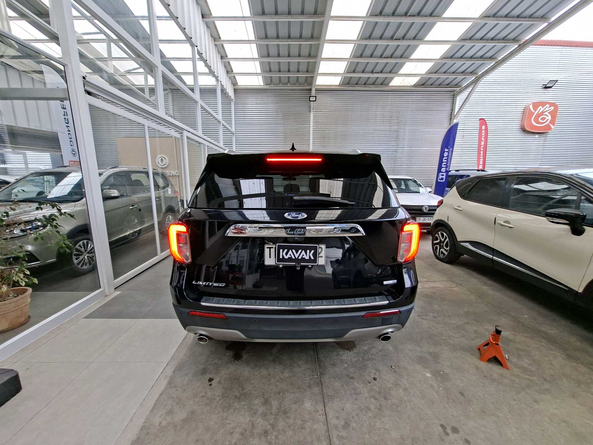 Ford Explorer — foto 4 de 5