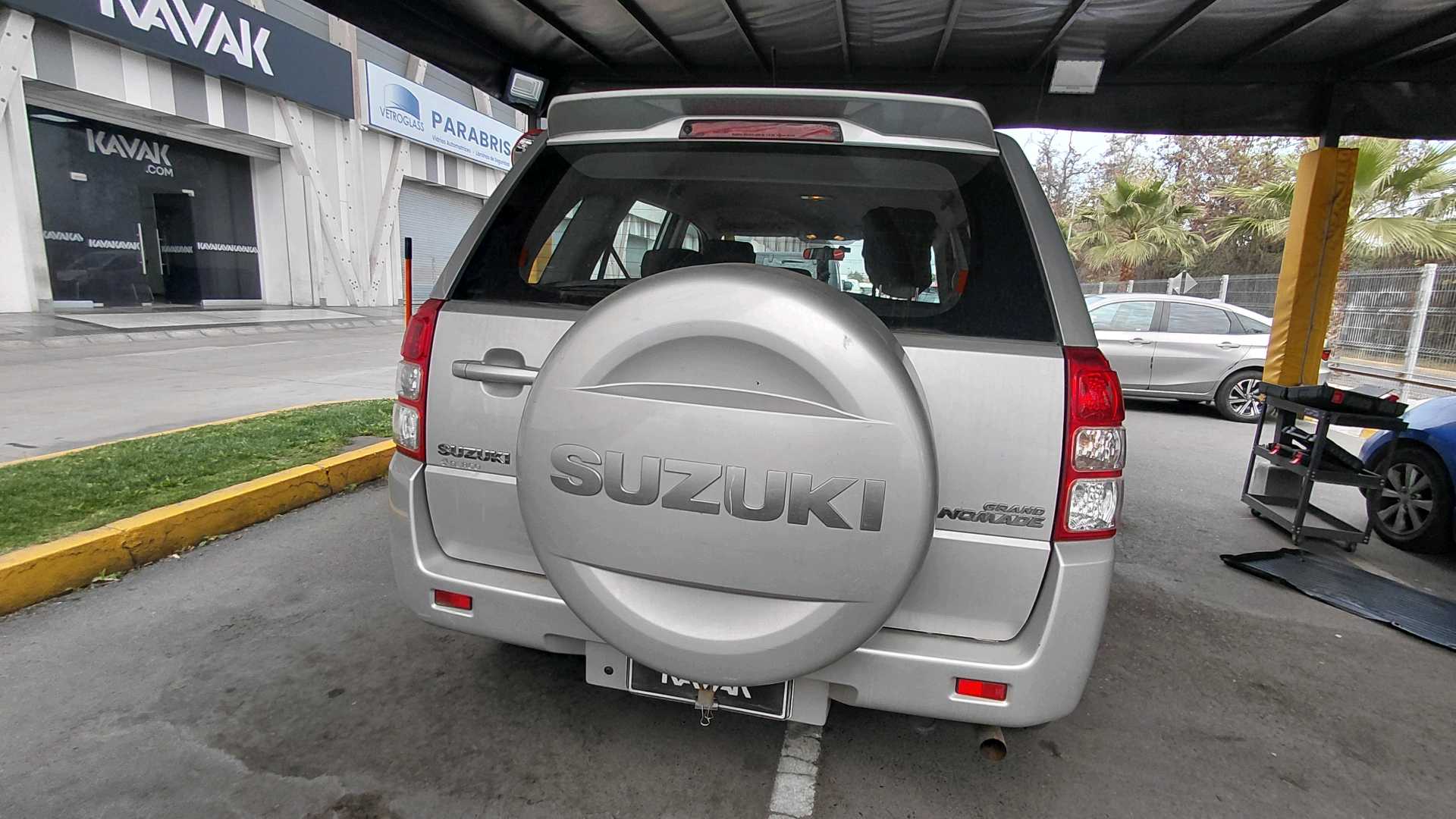 Suzuki Grandnomade — foto 4 de 5