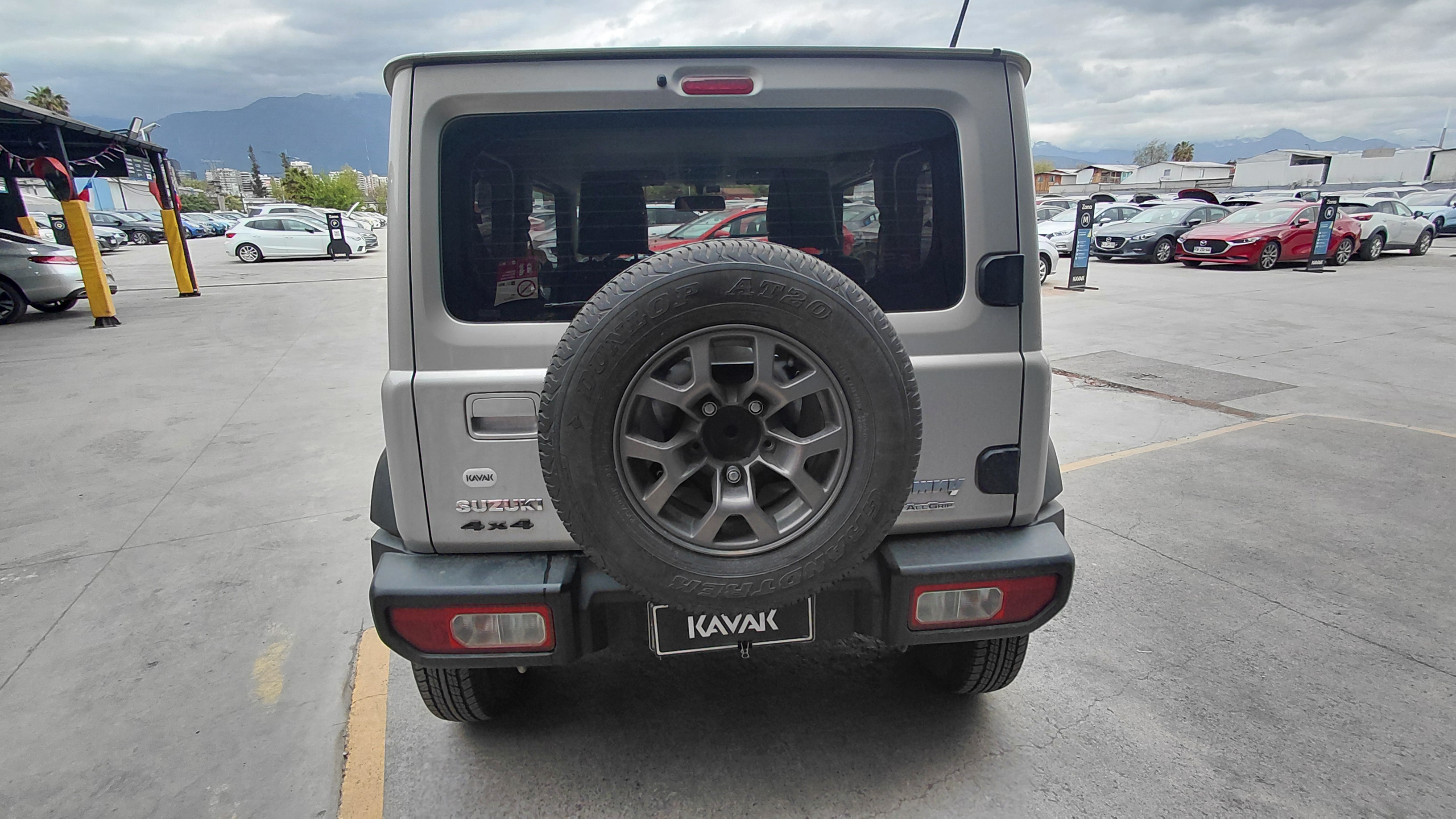 Suzuki Jimny — foto 4 de 5