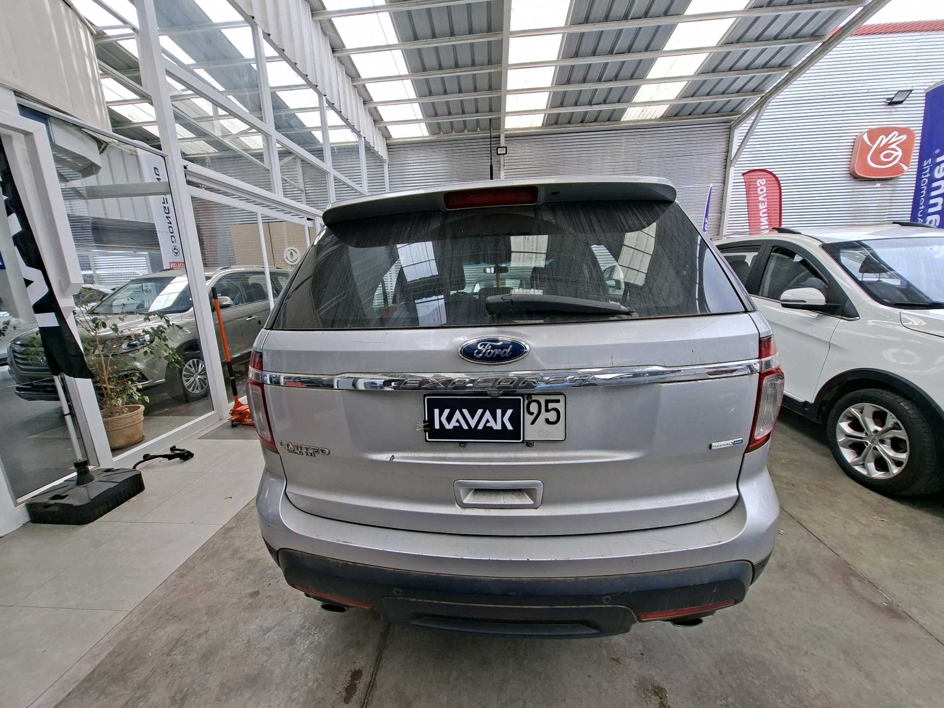 Ford Explorer — foto 4 de 5