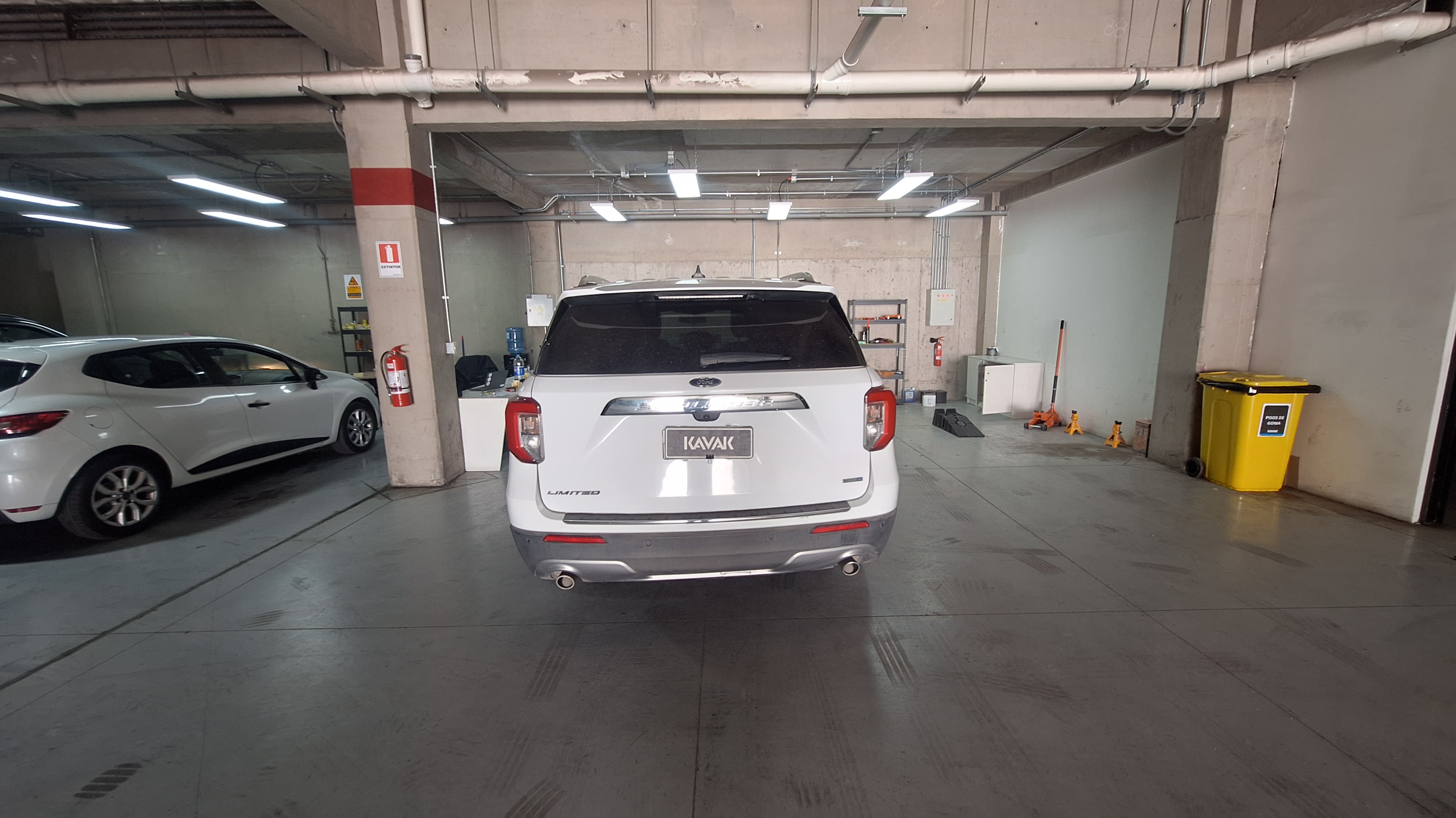 Ford Explorer — foto 4 de 5