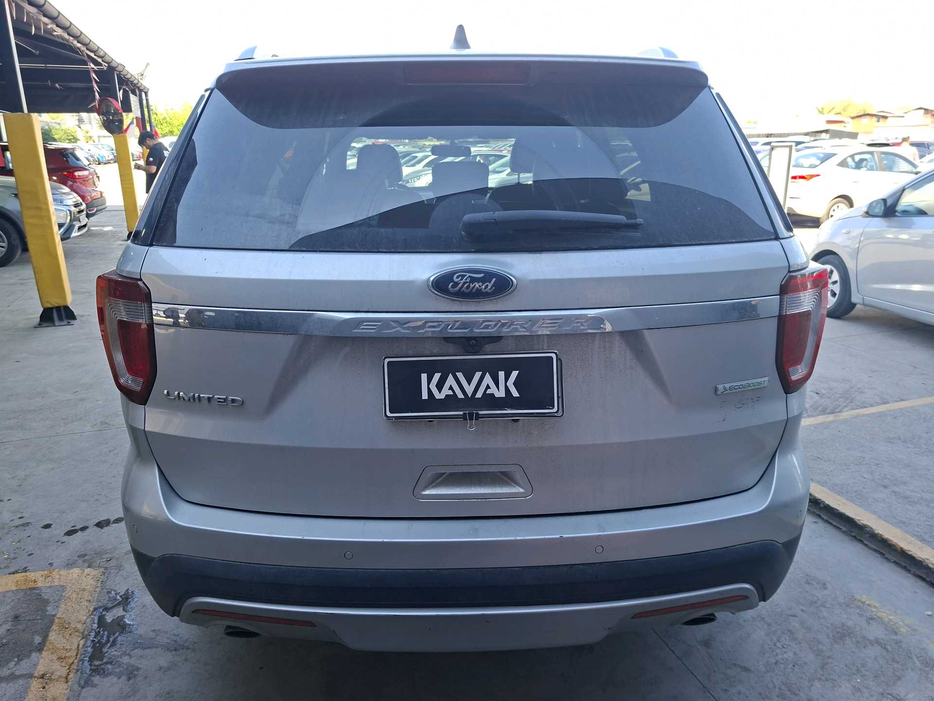 Ford Explorer — foto 4 de 5