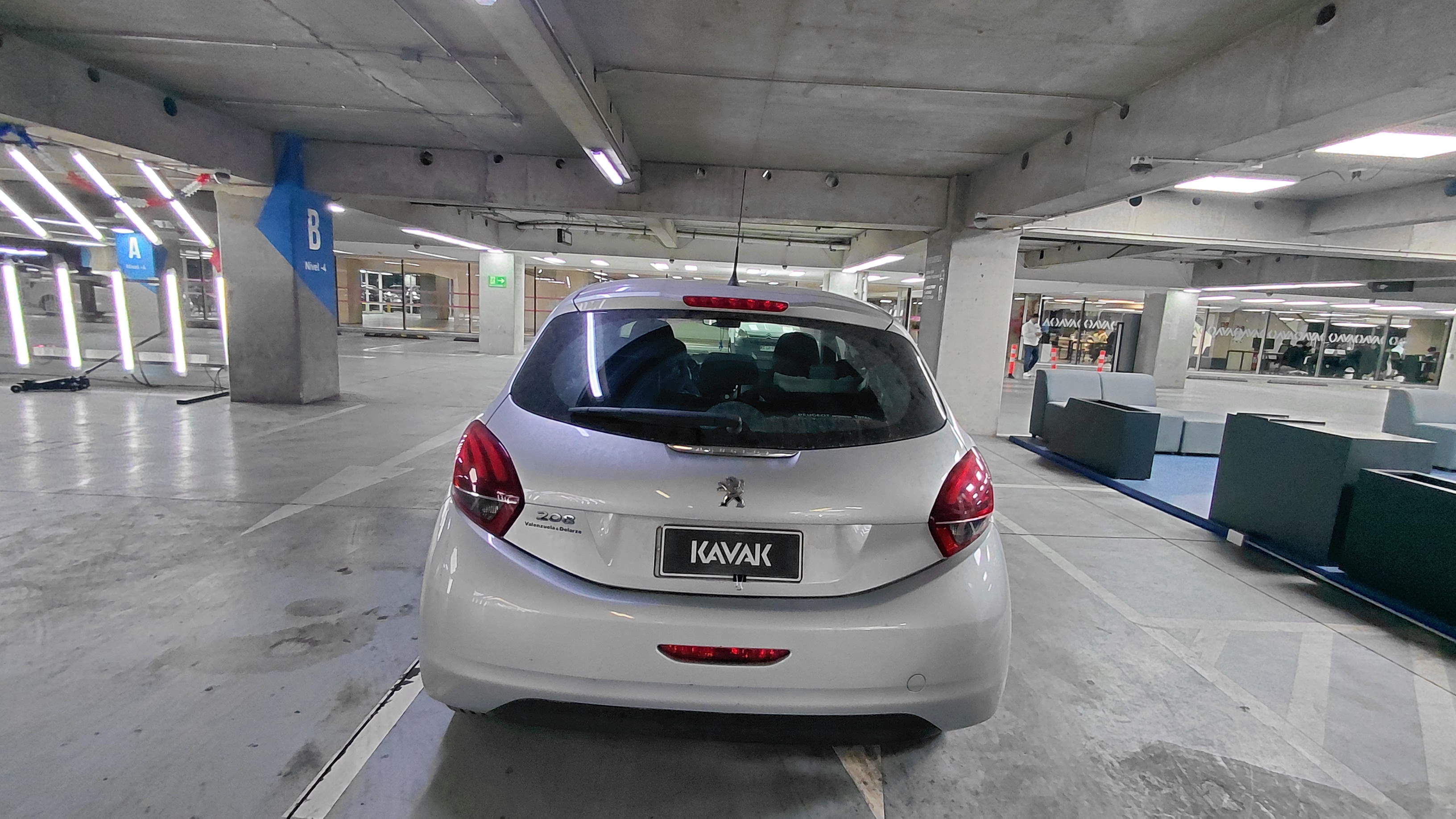 Peugeot 208 — foto 4 de 5