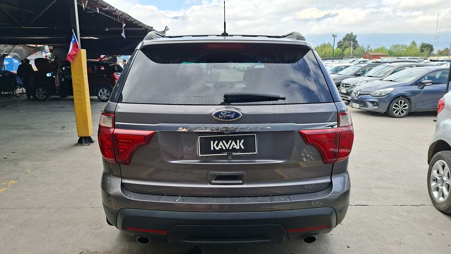 Ford Explorer — foto 4 de 5