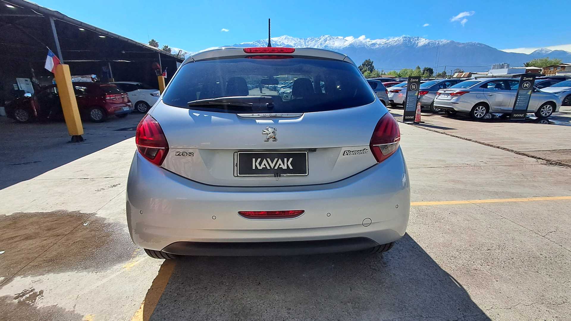 Peugeot 208 — foto 4 de 5