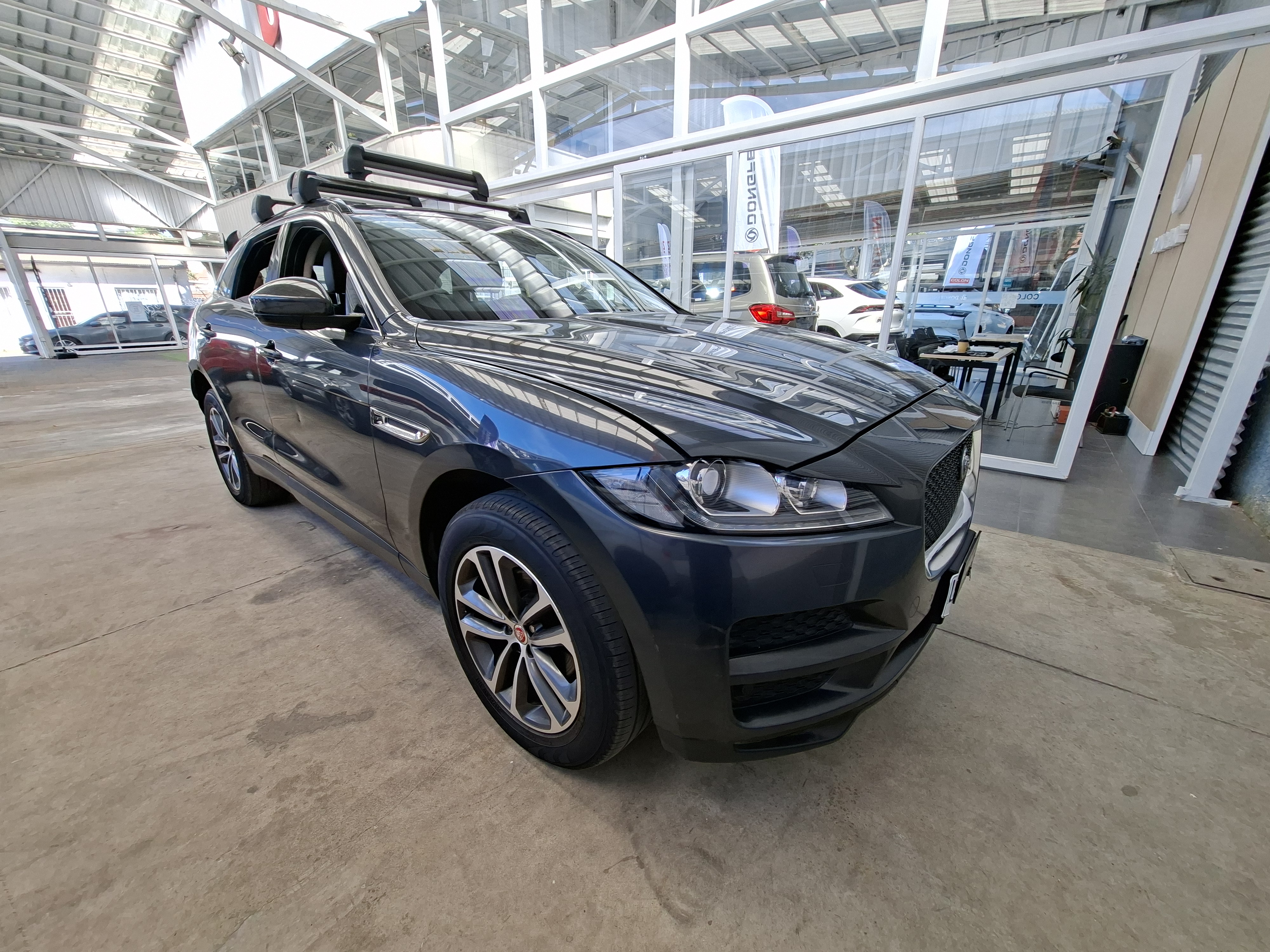 Jaguar F-Pace — foto 1 de 5