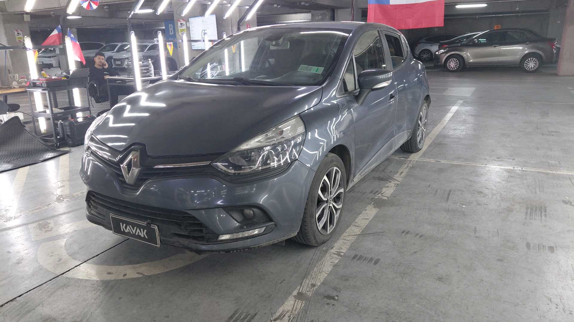 Renault Clio — foto 1 de 5
