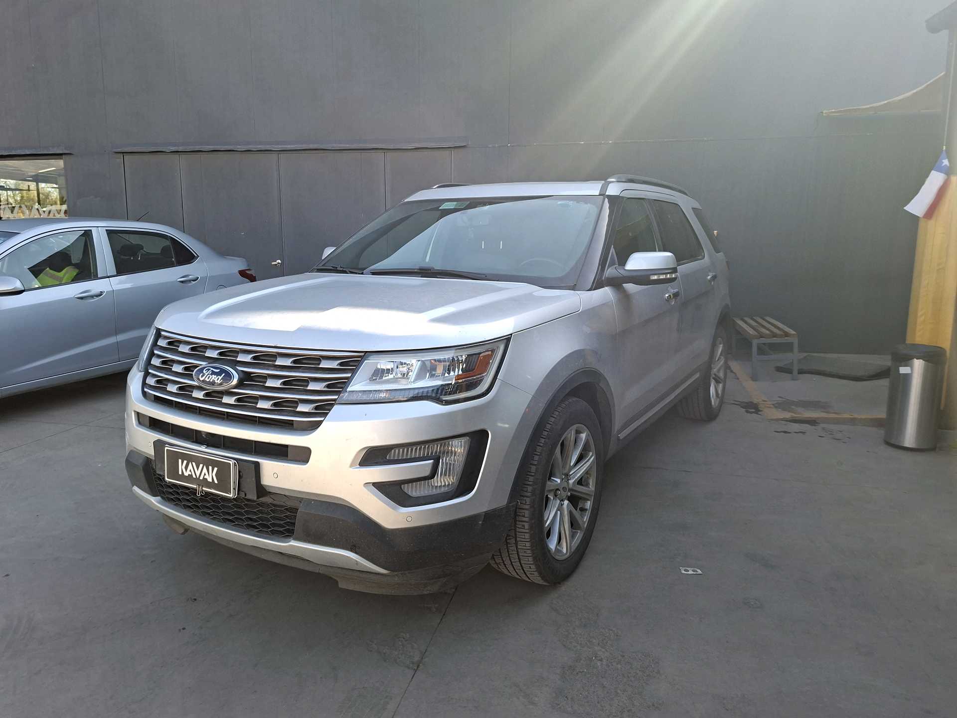 Ford Explorer — foto 1 de 5