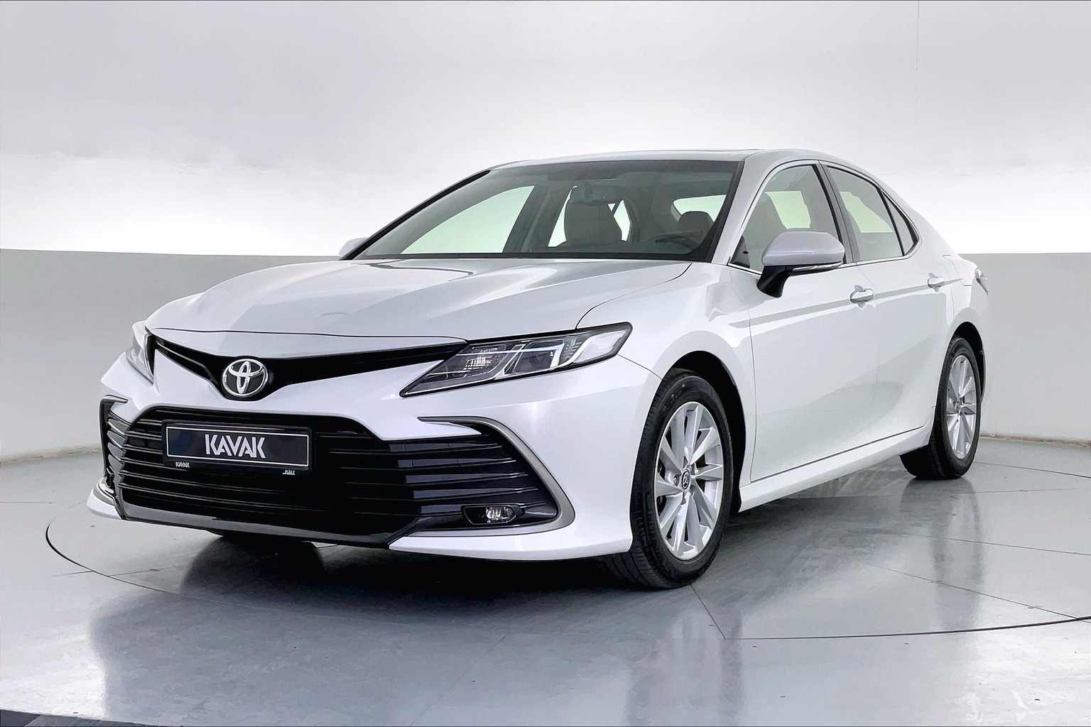 Used Toyota Camry SE Sedan 2022 Cars for Sale | KAVAK UAE