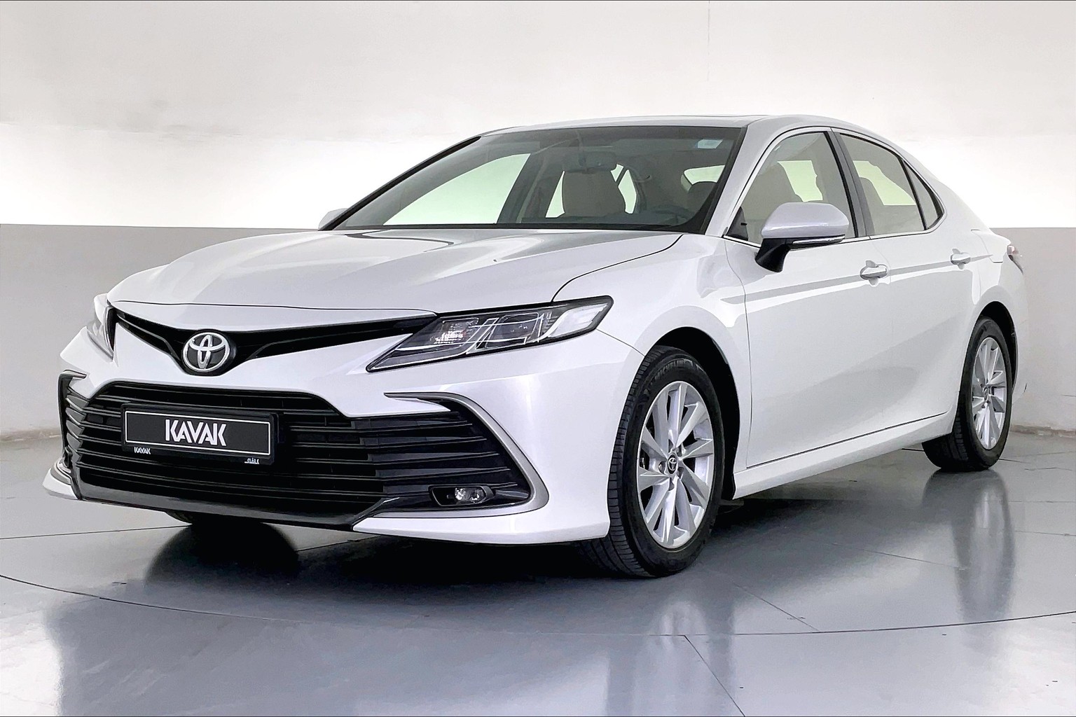 Used Toyota Camry SE Sedan 2023 Cars for Sale | KAVAK UAE