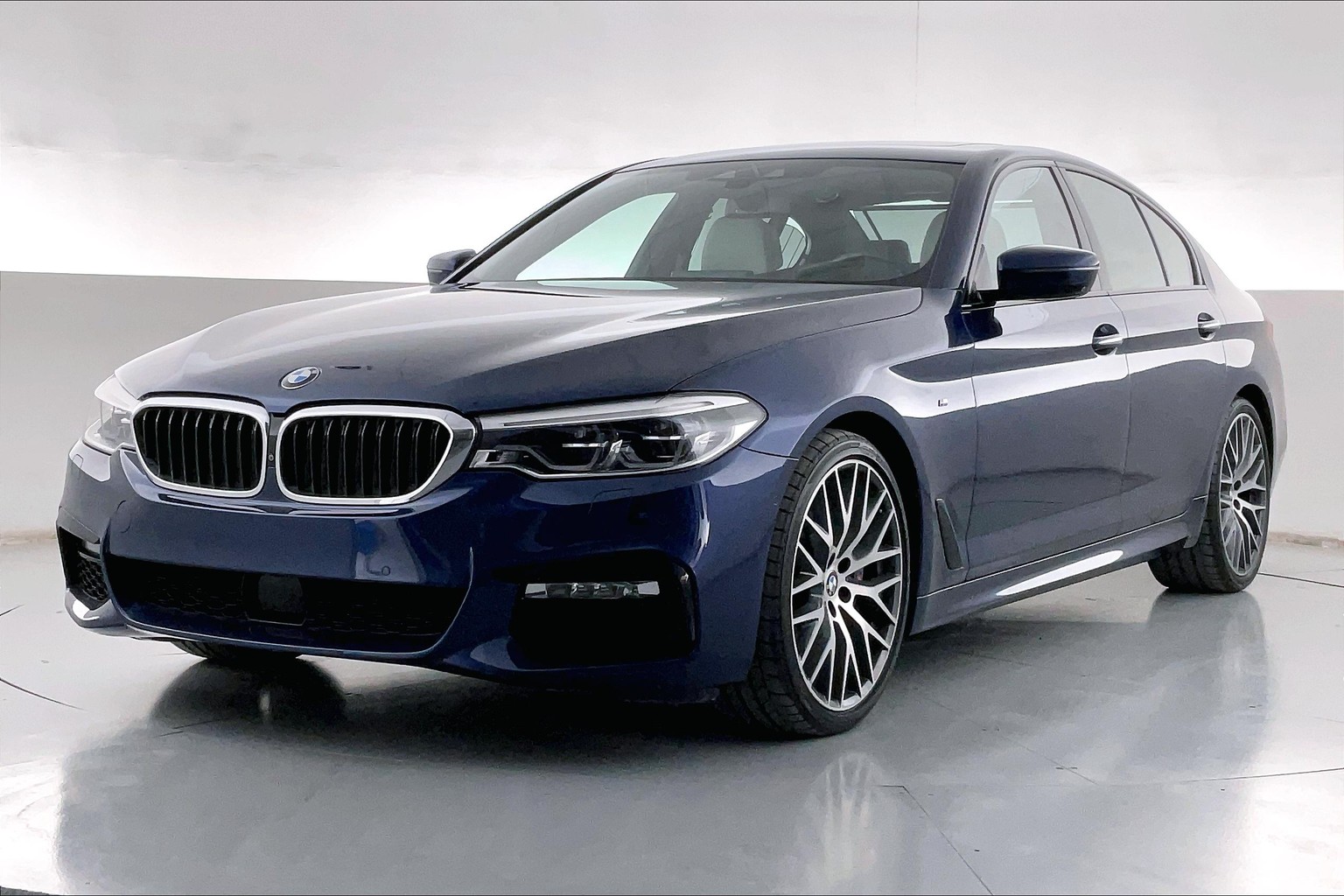 Used Bmw 530i LUXURY + M SPORT PACKAGE Sedan 2018 Cars for Sale | KAVAK UAE