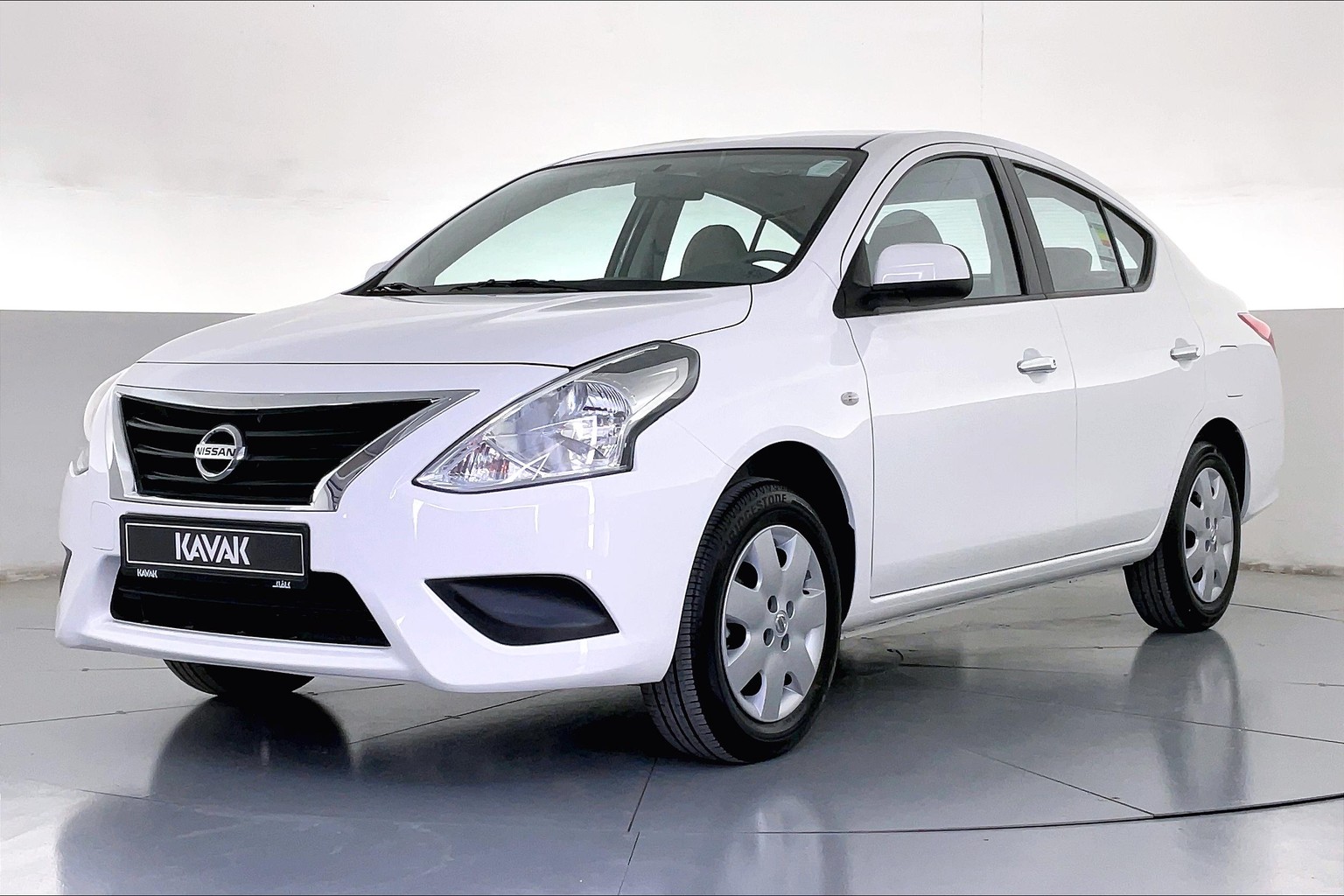 used-nissan-sunny-sv-sedan-2024-cars-for-sale-kavak-oman
