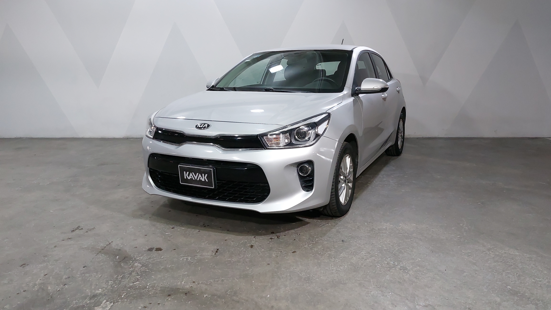 Autos Kia Rio 1.6 EX AUTO Hatchback 2018 usados | KAVAK México