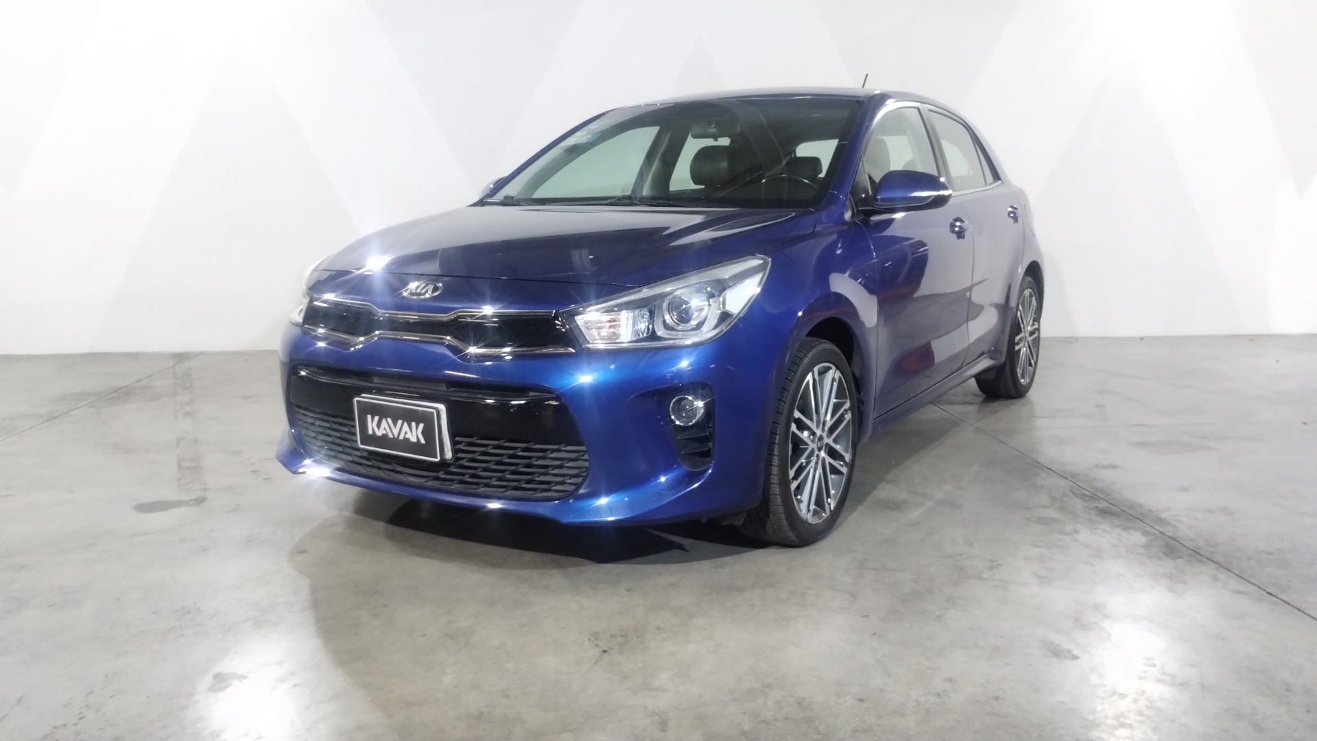 Autos Kia Rio 1.6 EX PACK AUTO Hatchback 2018 usados | KAVAK México