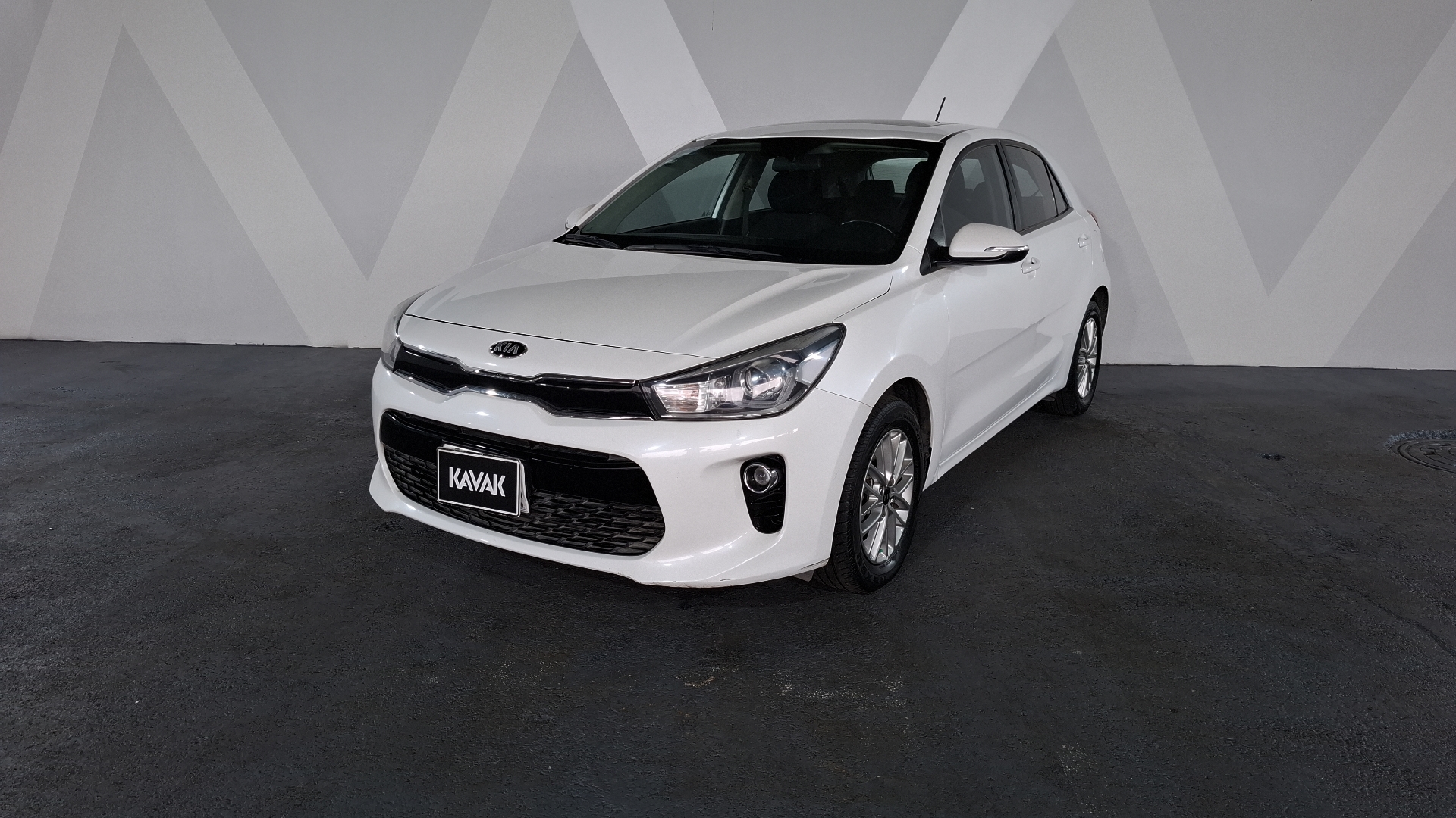 Autos Kia Rio 1.6 EX Hatchback 2018 usados | KAVAK México