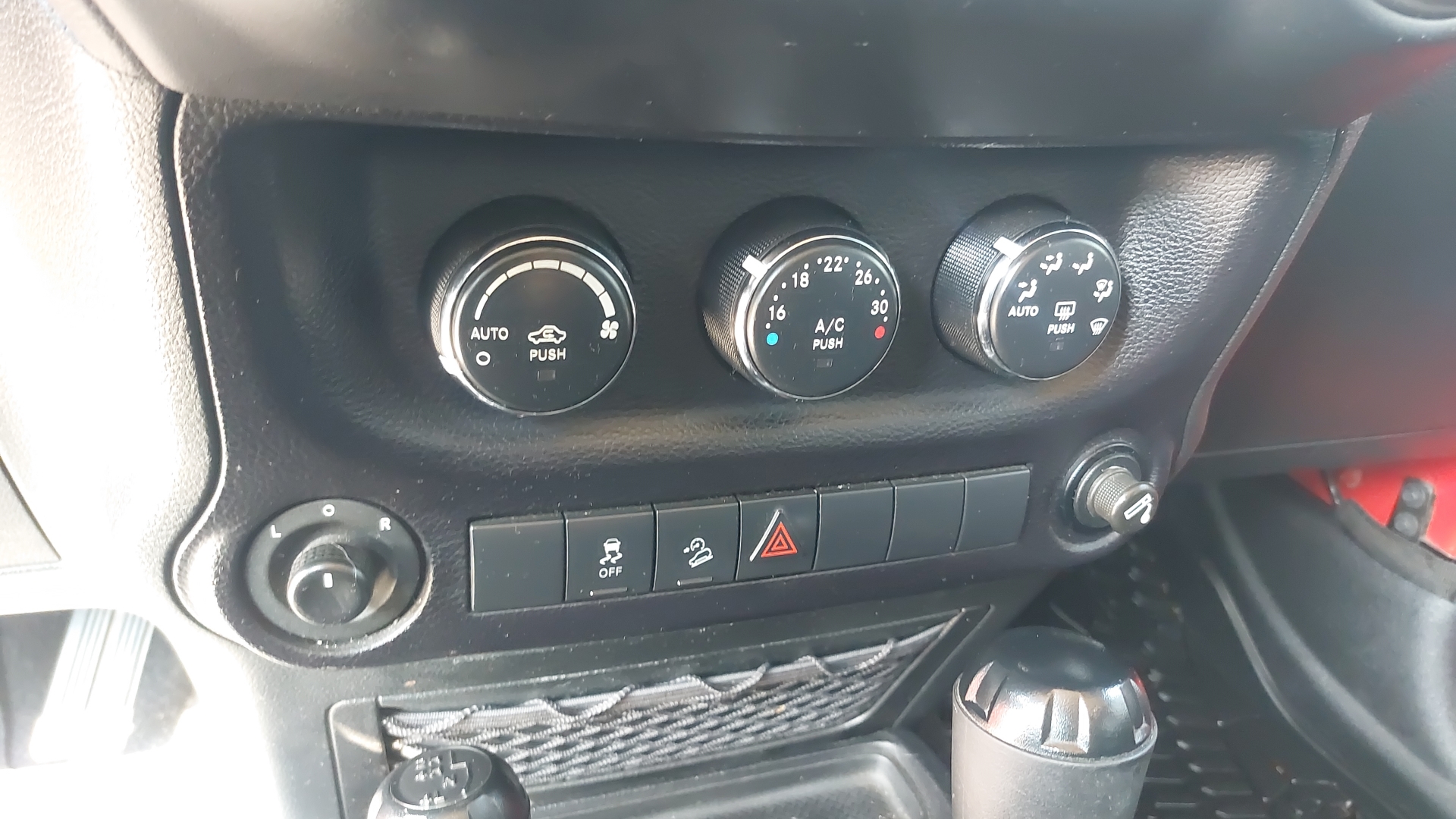 Jeep Wrangler — foto 14 de 14