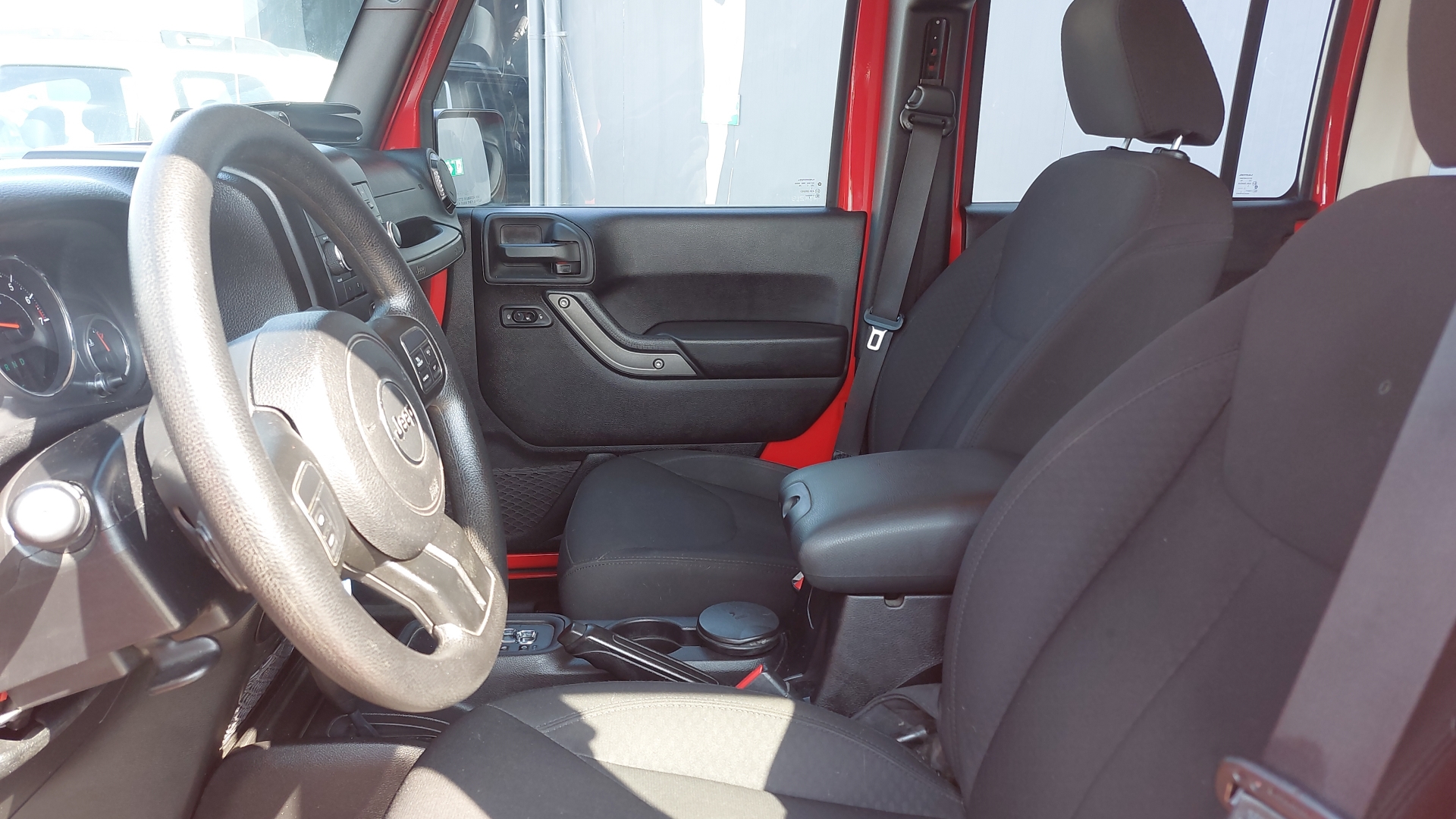 Jeep Wrangler — foto 13 de 14