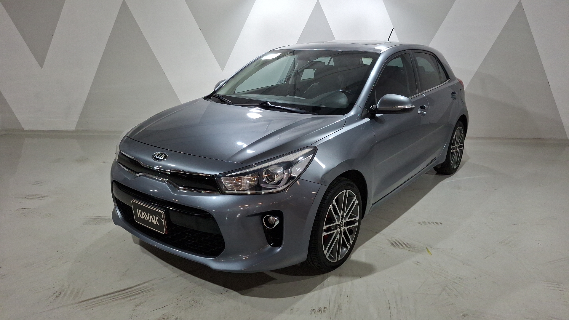 Autos Kia Rio 1.6 EX PACK AUTO Hatchback 2018 usados | KAVAK México
