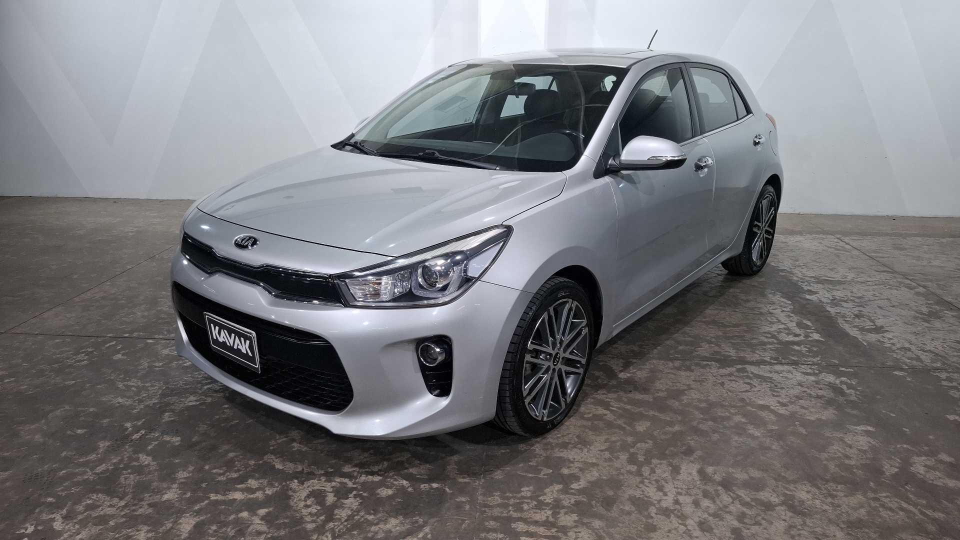 Autos Kia Rio 1.6 EX PACK AUTO Hatchback 2020 usados | KAVAK México
