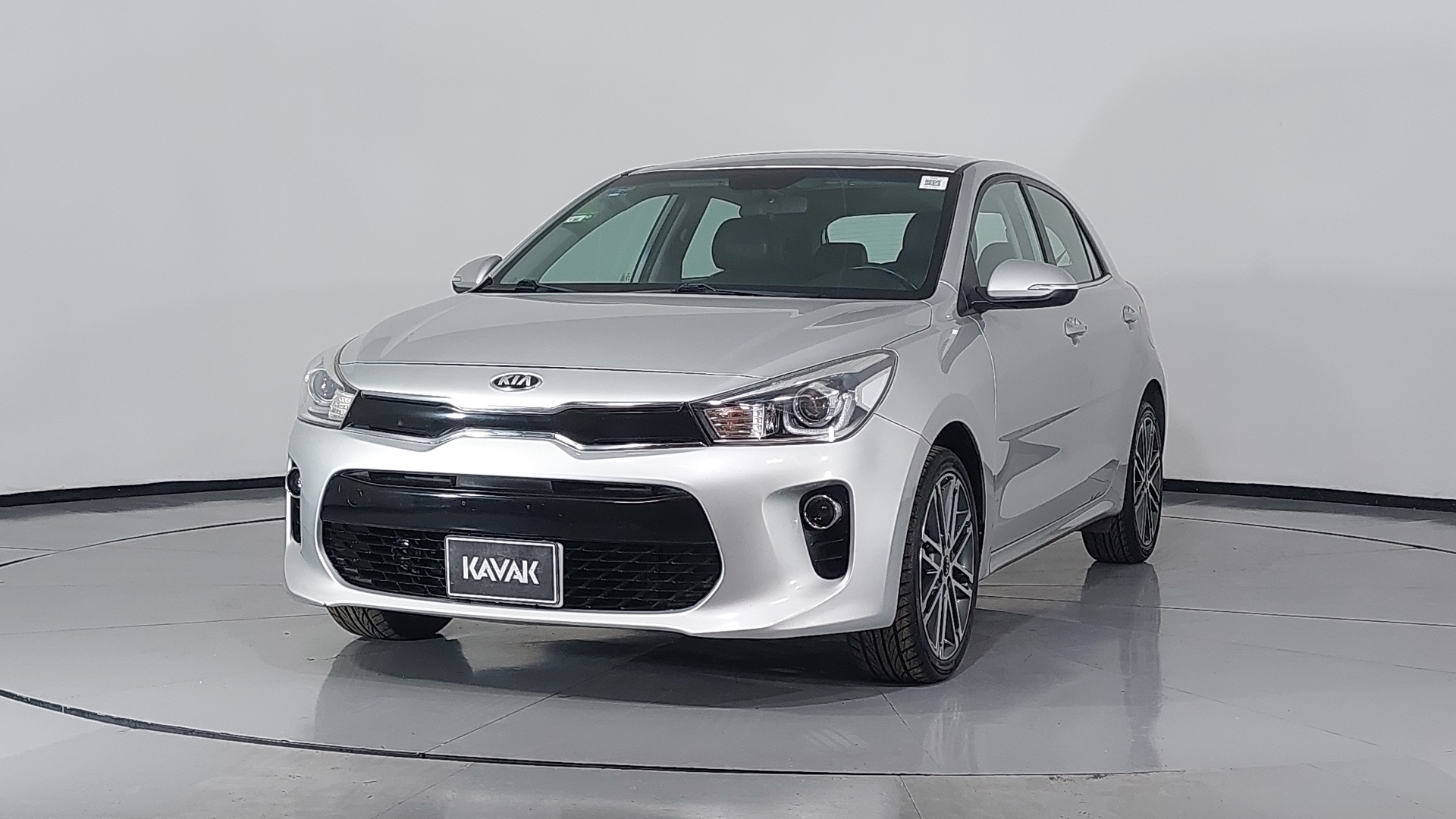 Autos Kia Rio 1.6 EX PACK AUTO Hatchback 2018 usados | KAVAK México